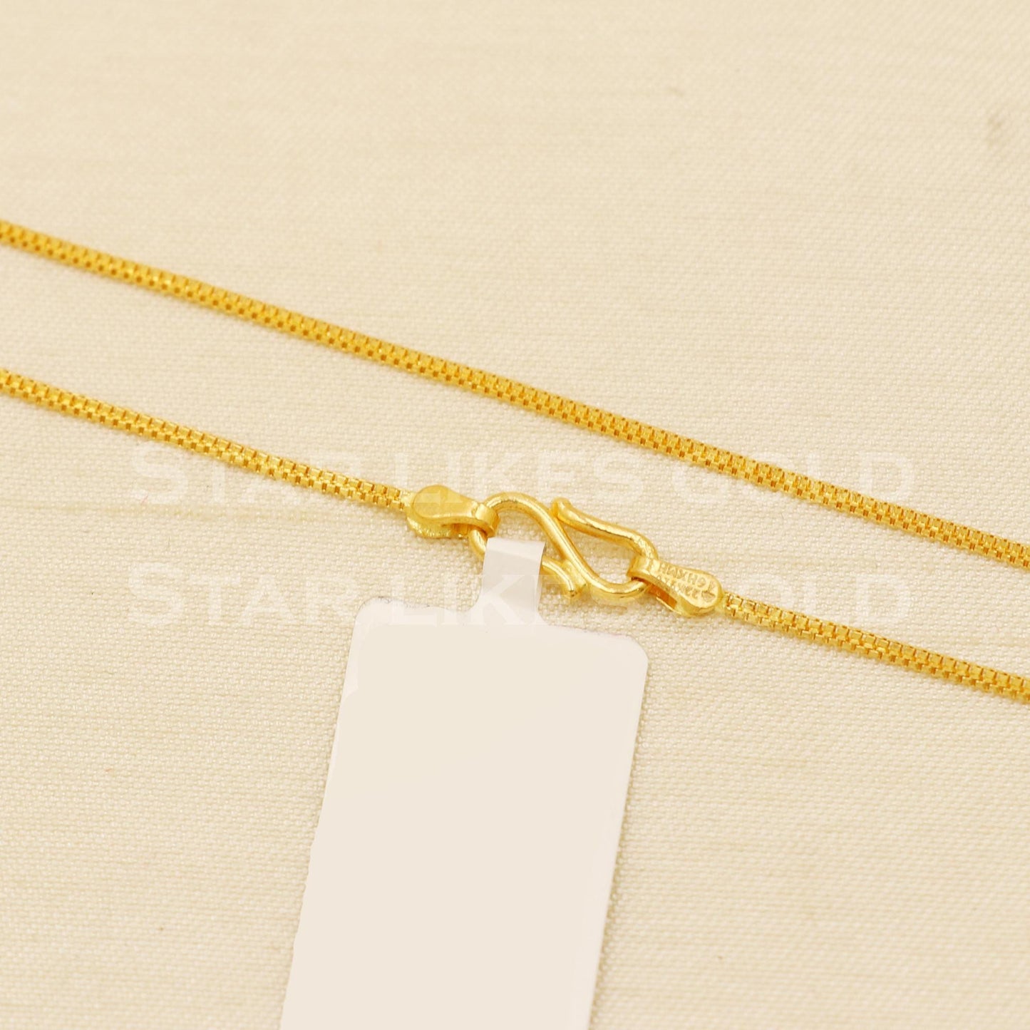 Sleek 22k Hallmark Gold Box Link Chain for Men & Women, B1436