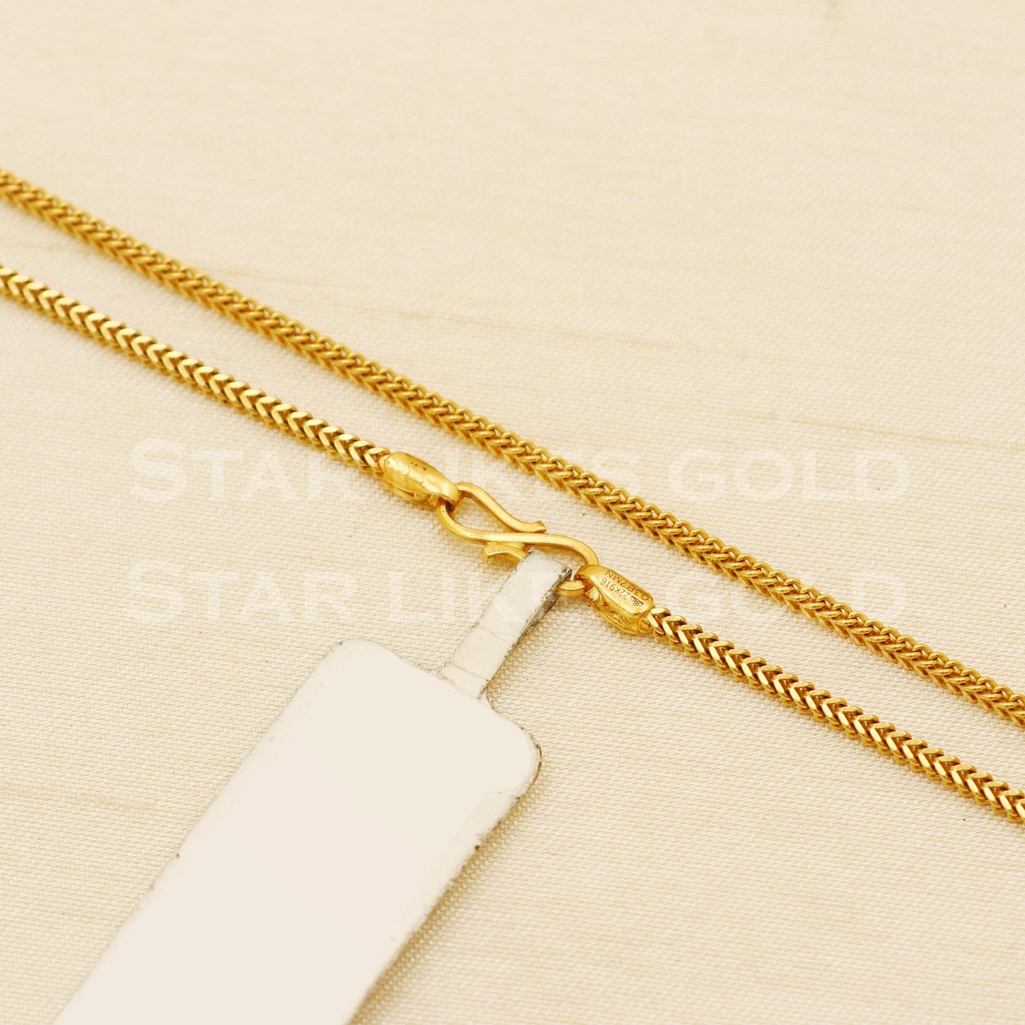 18k Hallmark Gold Minimalist Solid Link Neckpiece, B1469