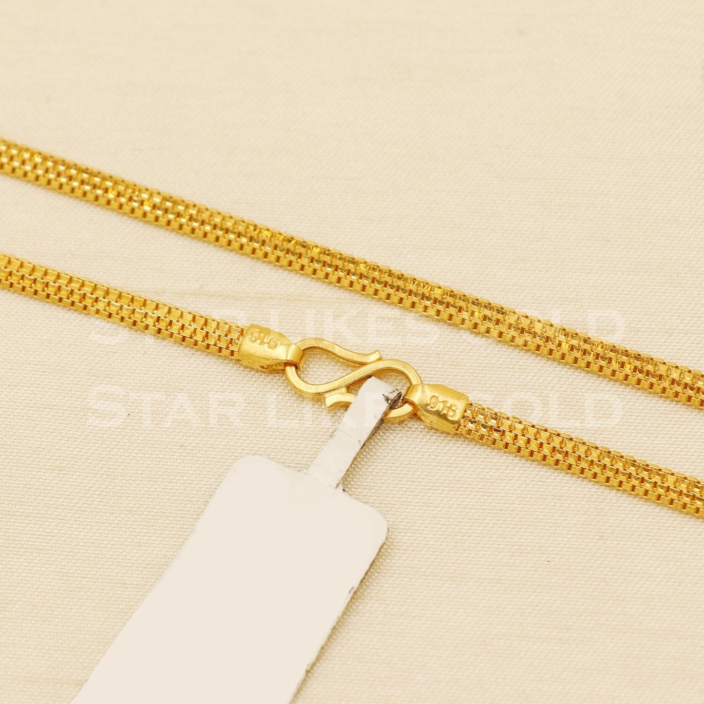 Stunning 22k Hallmark Gold Flexible Square Pattern Neckpiece, B1433