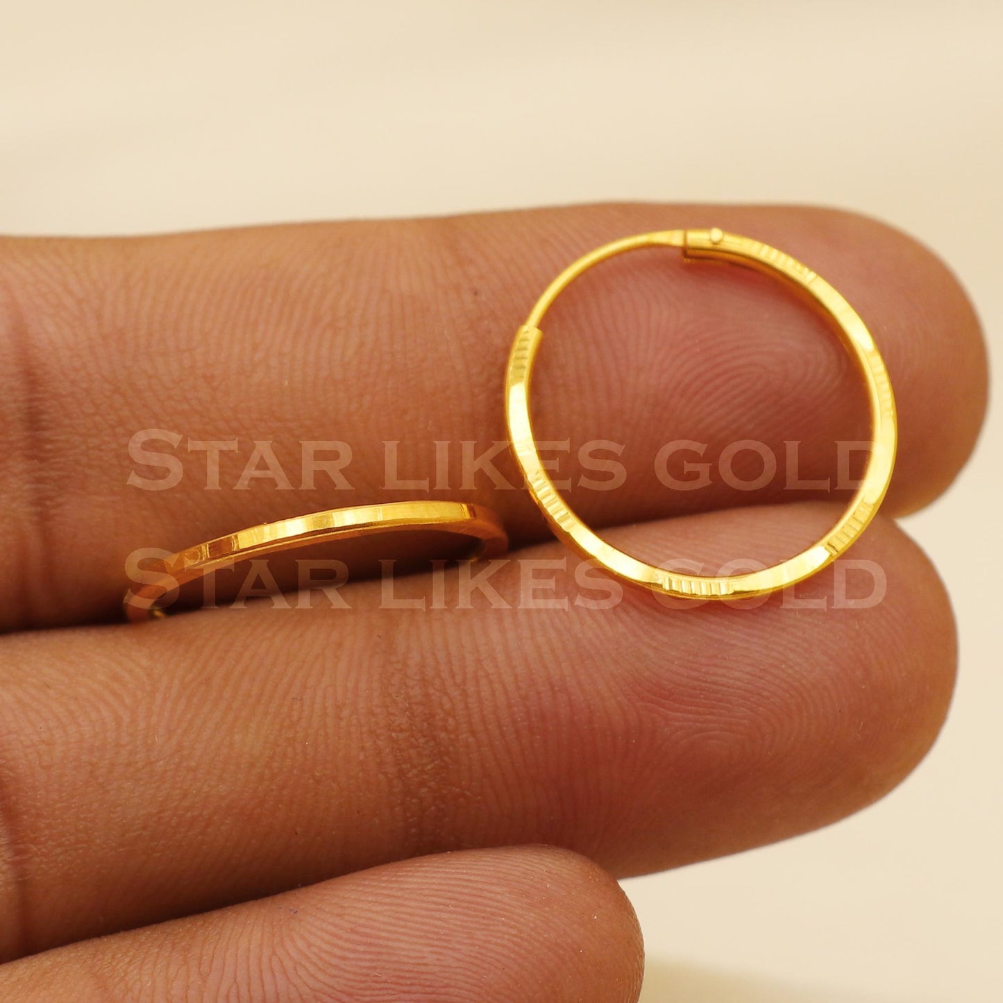 18 karat 18k gold bali hoop earrings, B1496