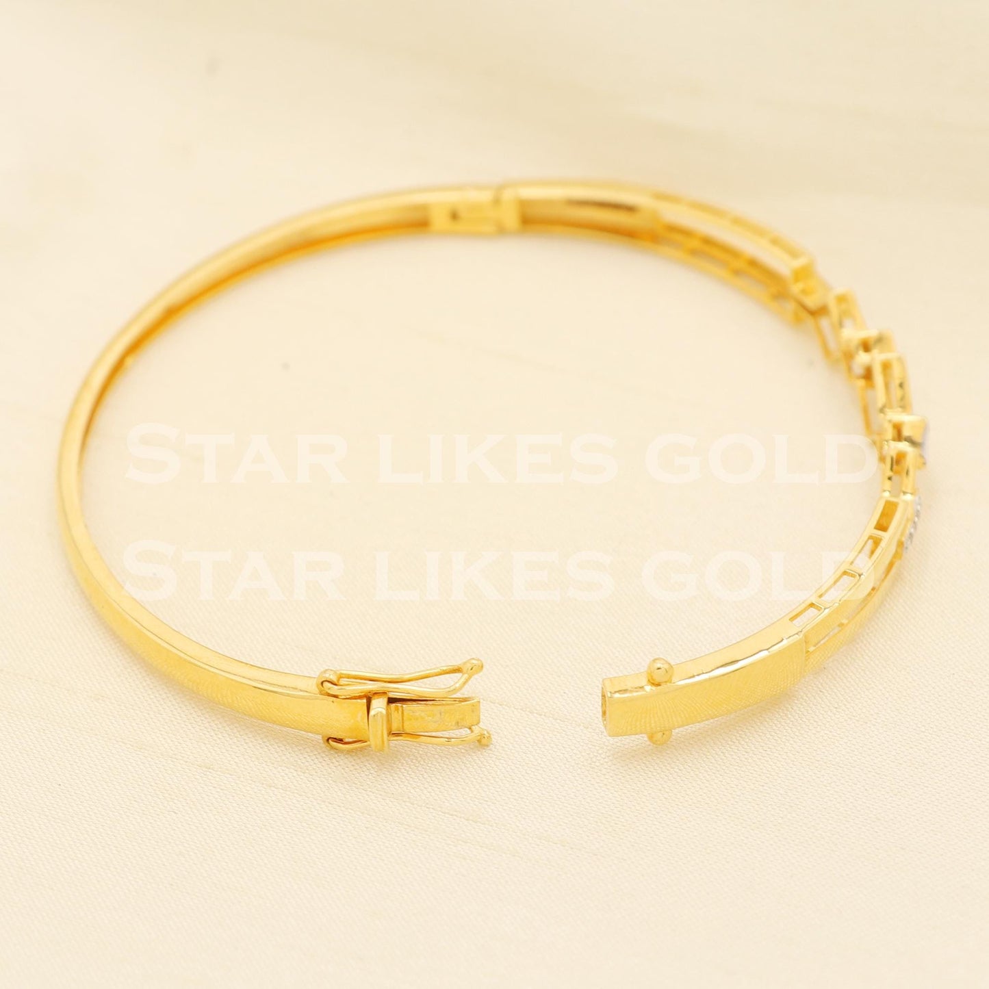 18 Karat Gold Zircon Geometric Designer Bangle Bracelet for Women, PR1391