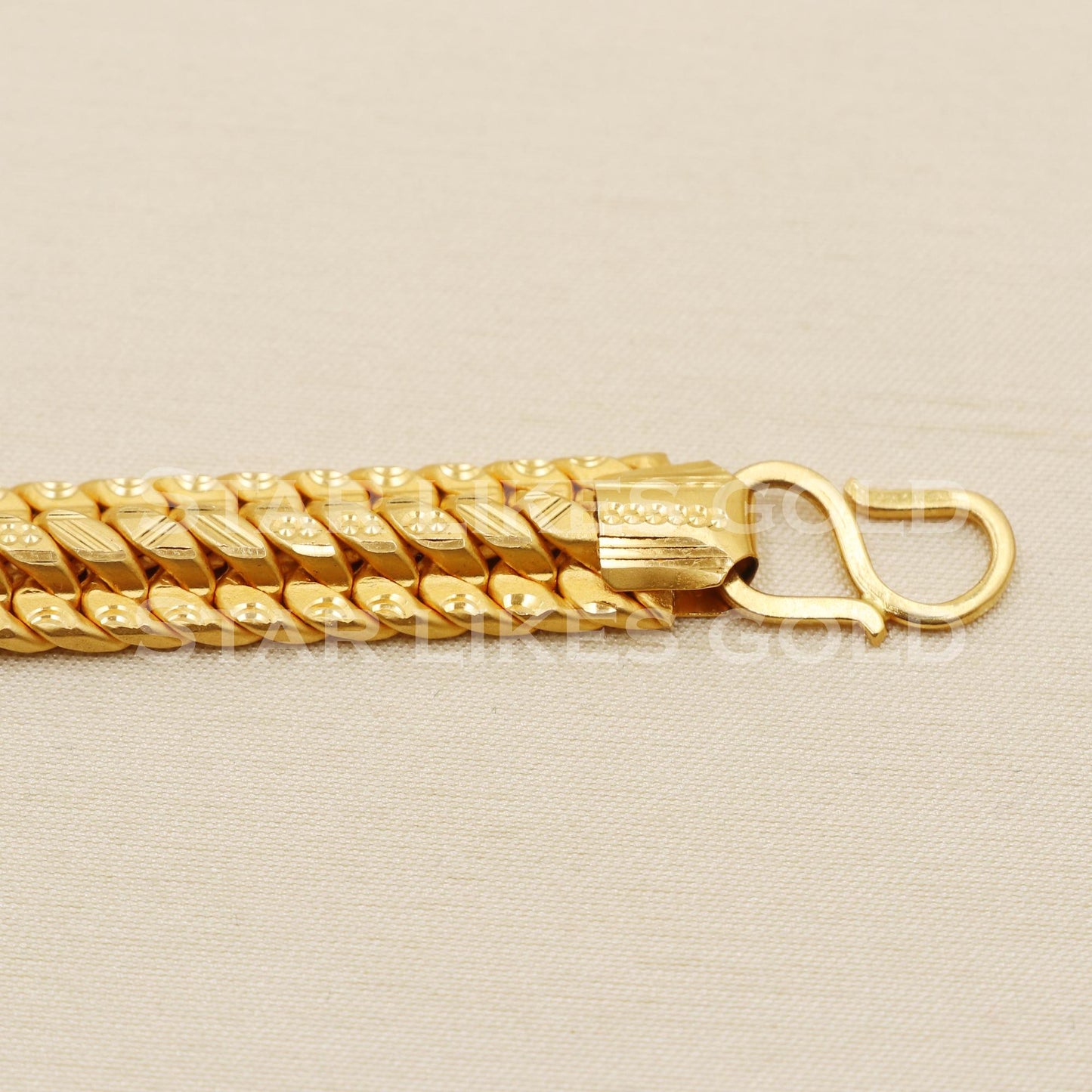 Royal 22K Gold Hallmark Jaguar Embossed Men's Bracelet, B1621