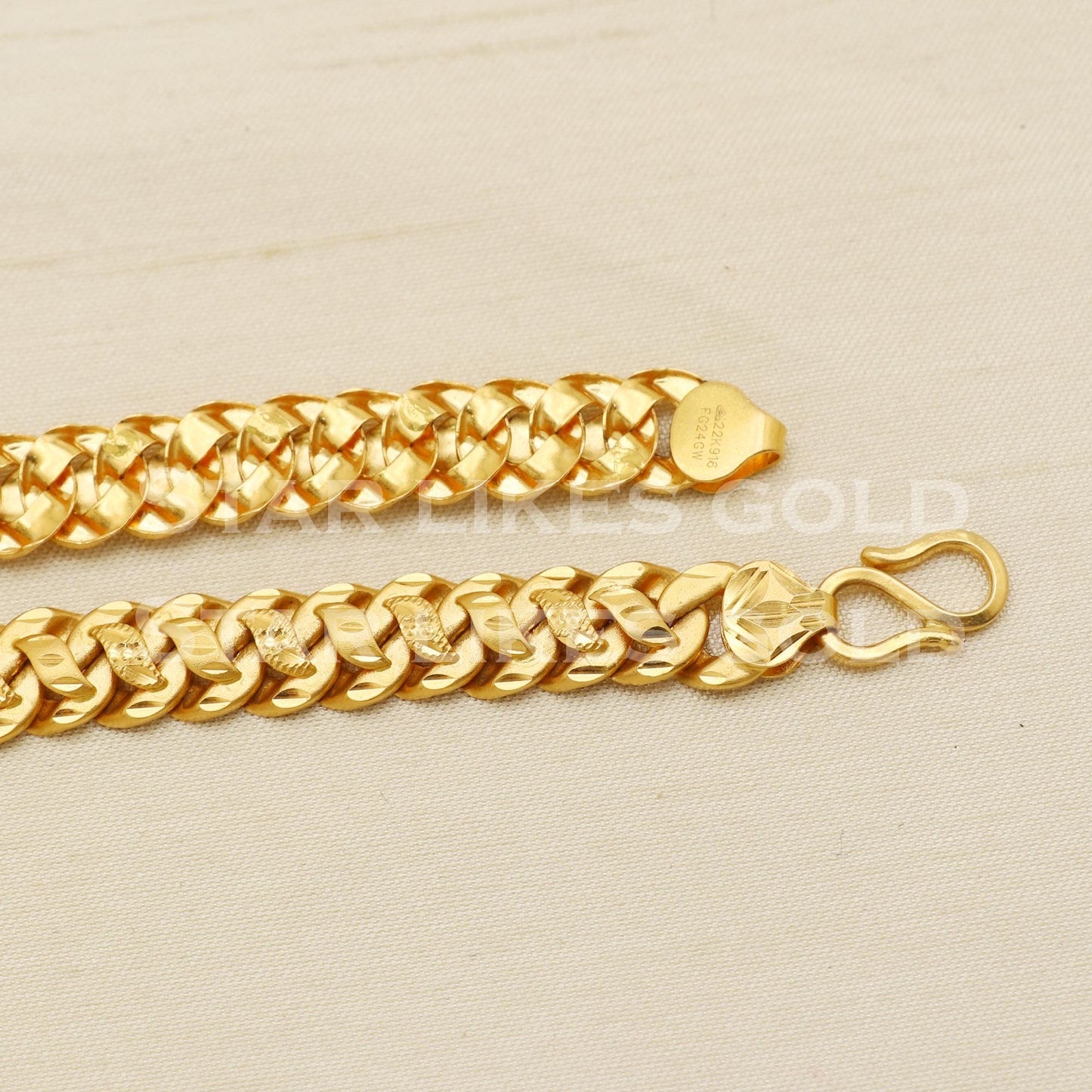Classic Hallmark 22K Gold Majestic Wave Design Bracelet, PR1451