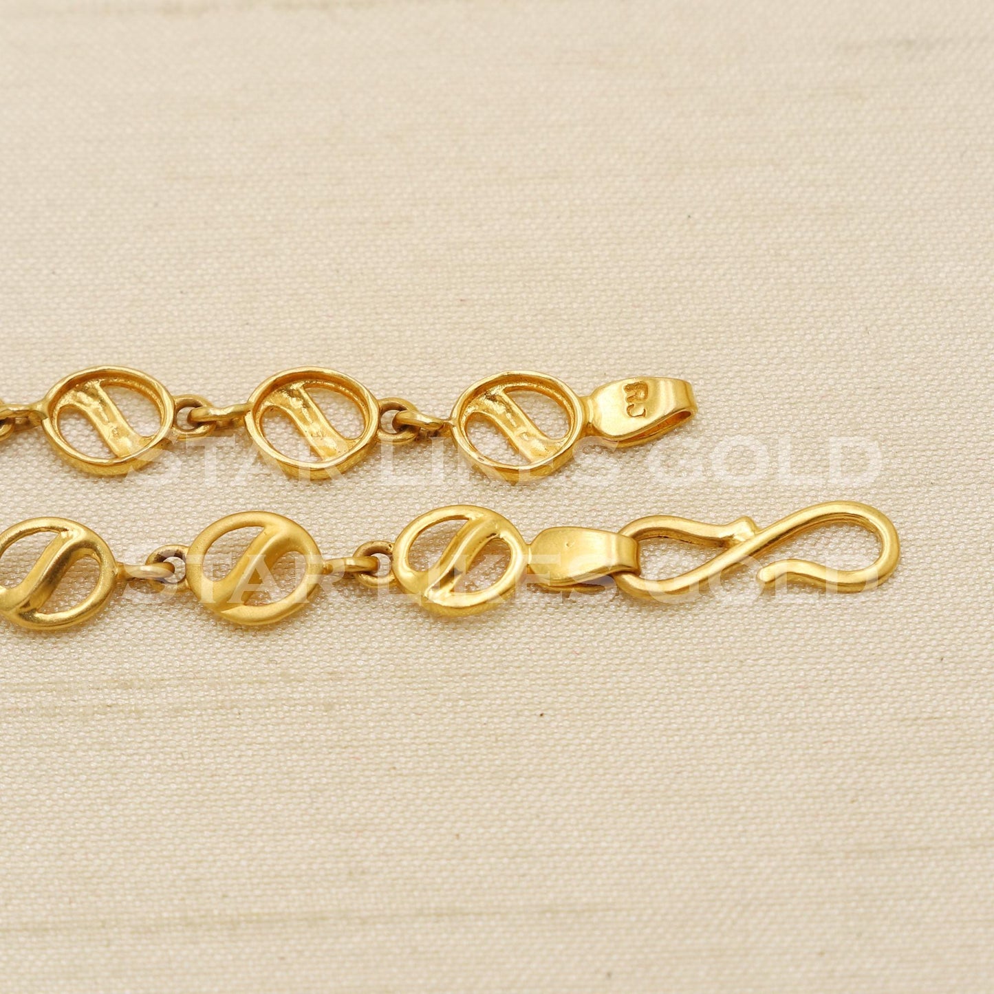 Hallmarked 22 karat 22k gold Women Bracelet jewelry, PR1543