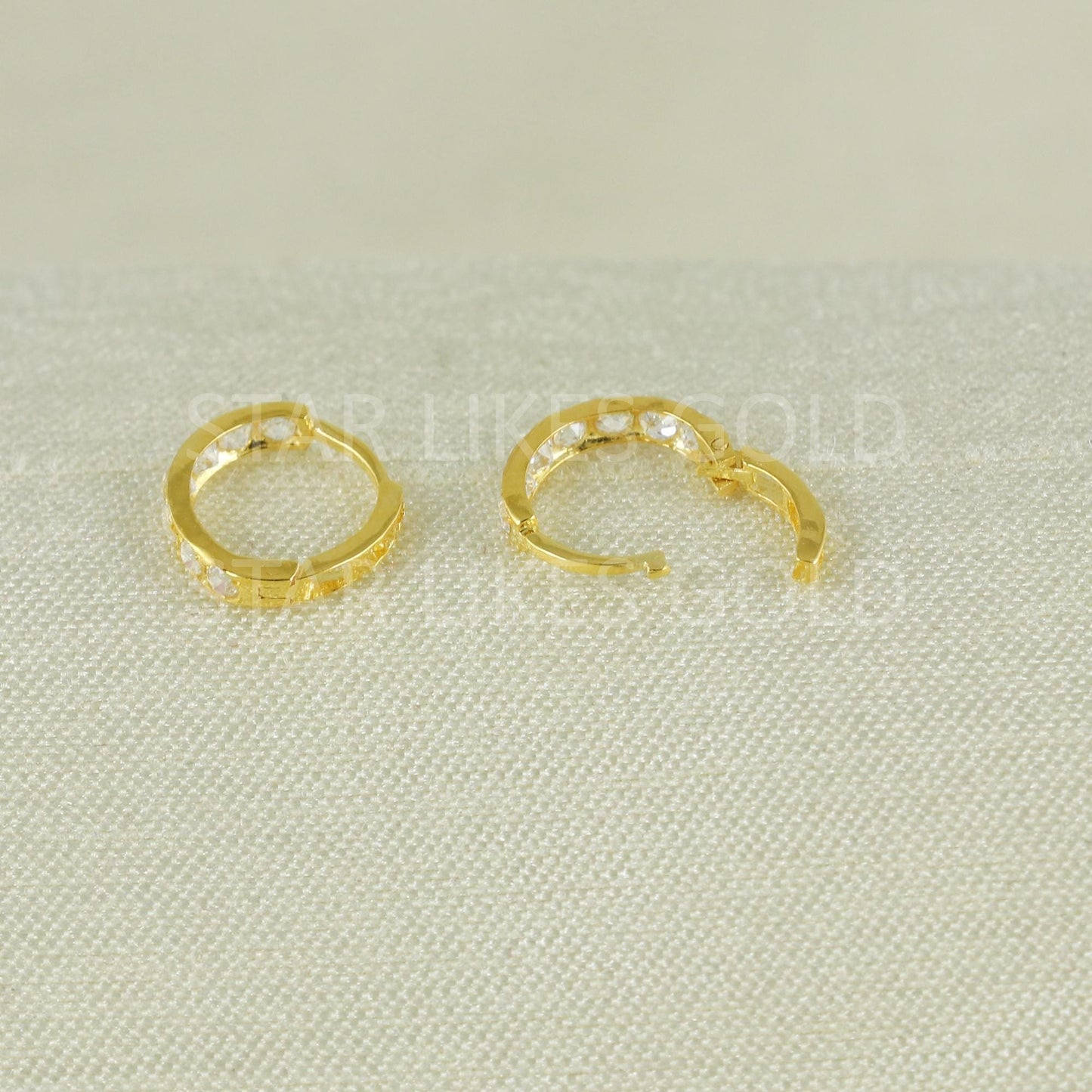 Modern 18k Gold Daily Wear Small Hoops, B1680