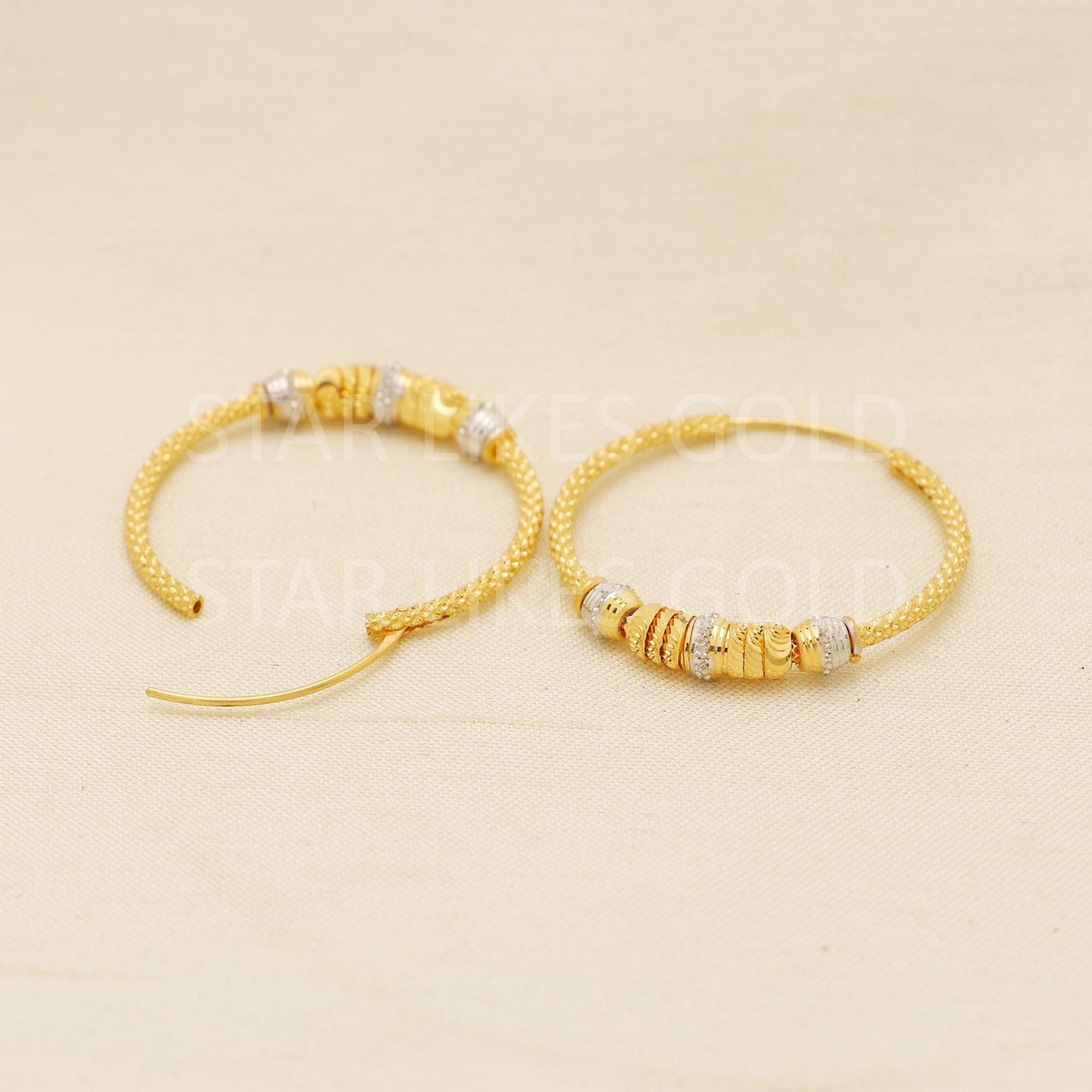Hallmark 22k Gold Textured Two-Tone Hoop Earrings for Contemporary Wear Bali, PR1722