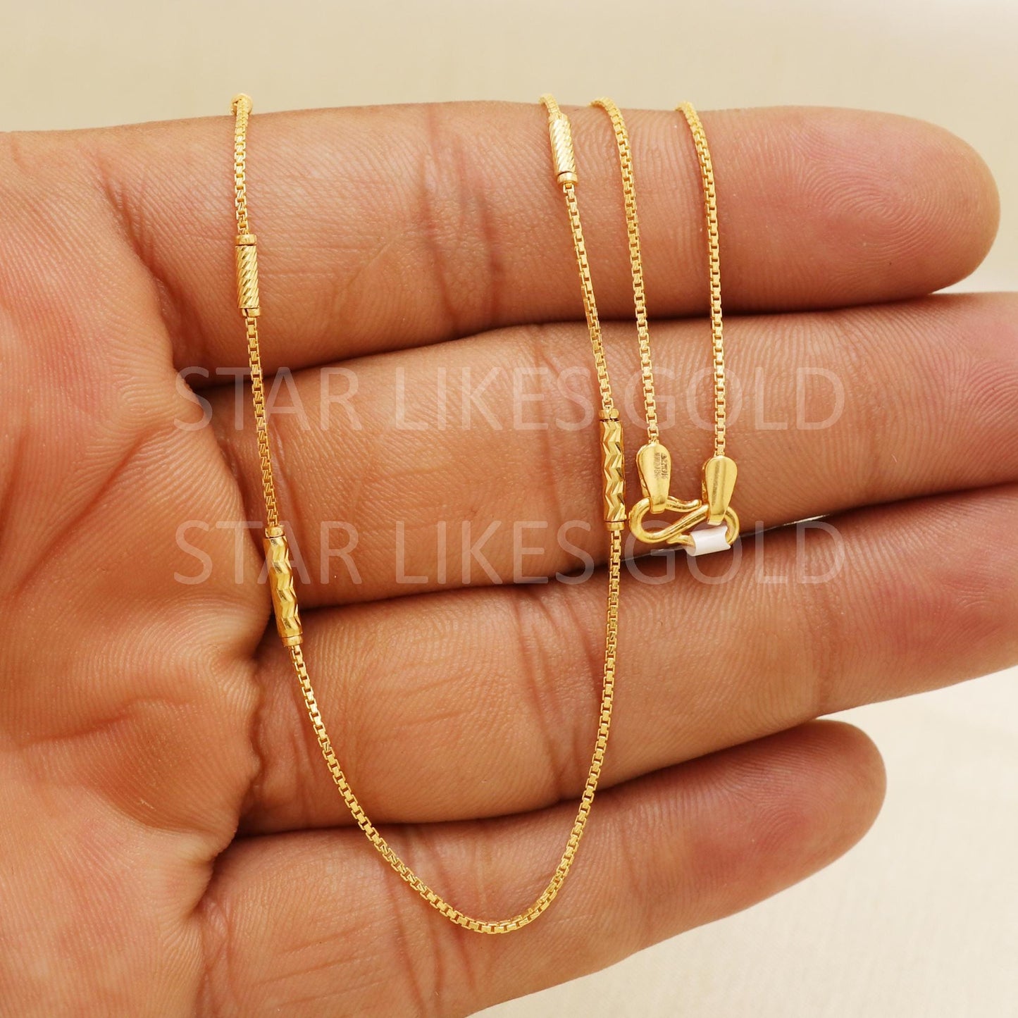 22k Hallmark Gold Box Chain with Textured Cylinder Pipe Links, B1725