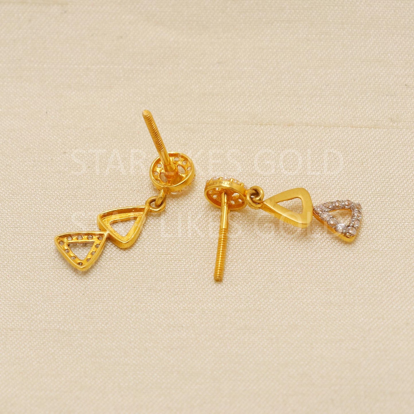 Dainty 18k Gold Traditional Paisley Studs with Hallmark Quality Assurance, PR1854