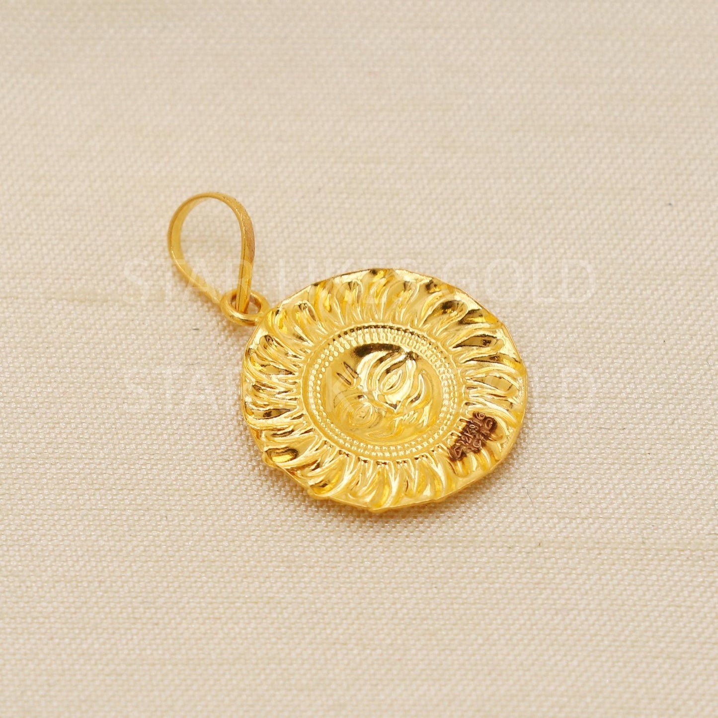Carved Sun 22k Yellow Gold Handmade Pendant Jewelry, PR2096
