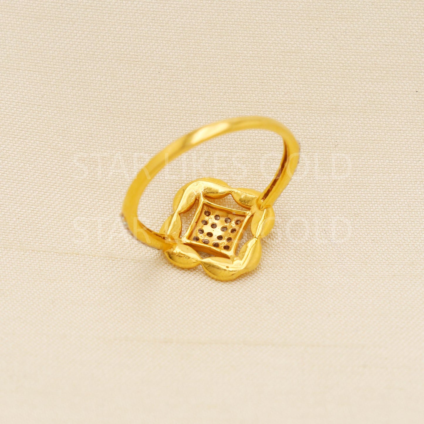 Elegant 22K Gold Leaf Pattern Ring with Sparkling Stone Cluster, PR2173