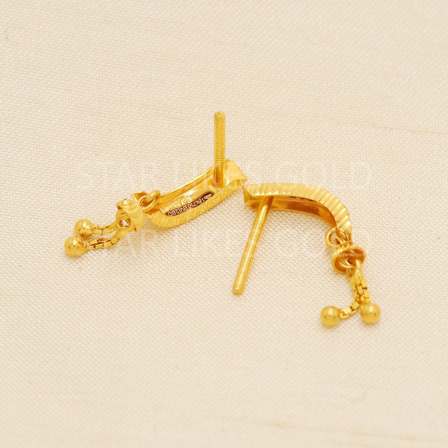 Modern Hallmark 18k Gold Abstract Geometric Drops for Office & Party Wear, PR2204