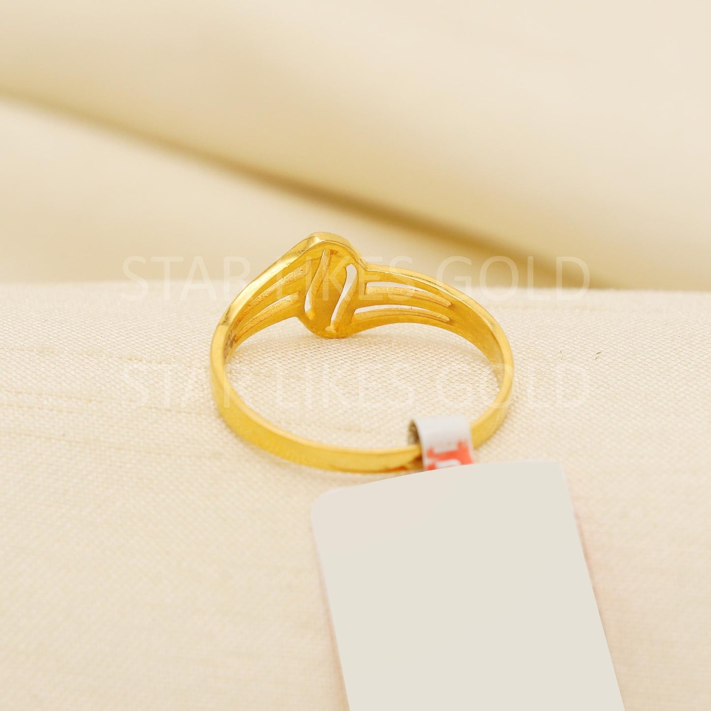 Exquisite 22K Gold Leaf Pattern Ring with Central Stone Studded Halo, PR2168
