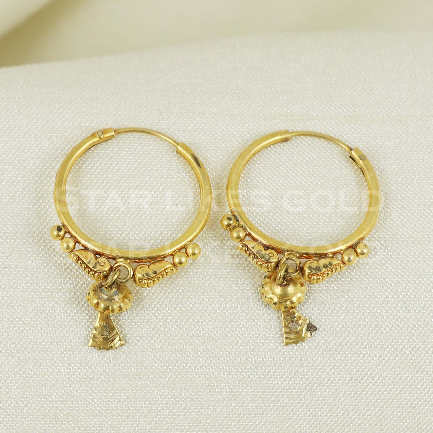 18 karat 18k gold bali hoop earrings B1111