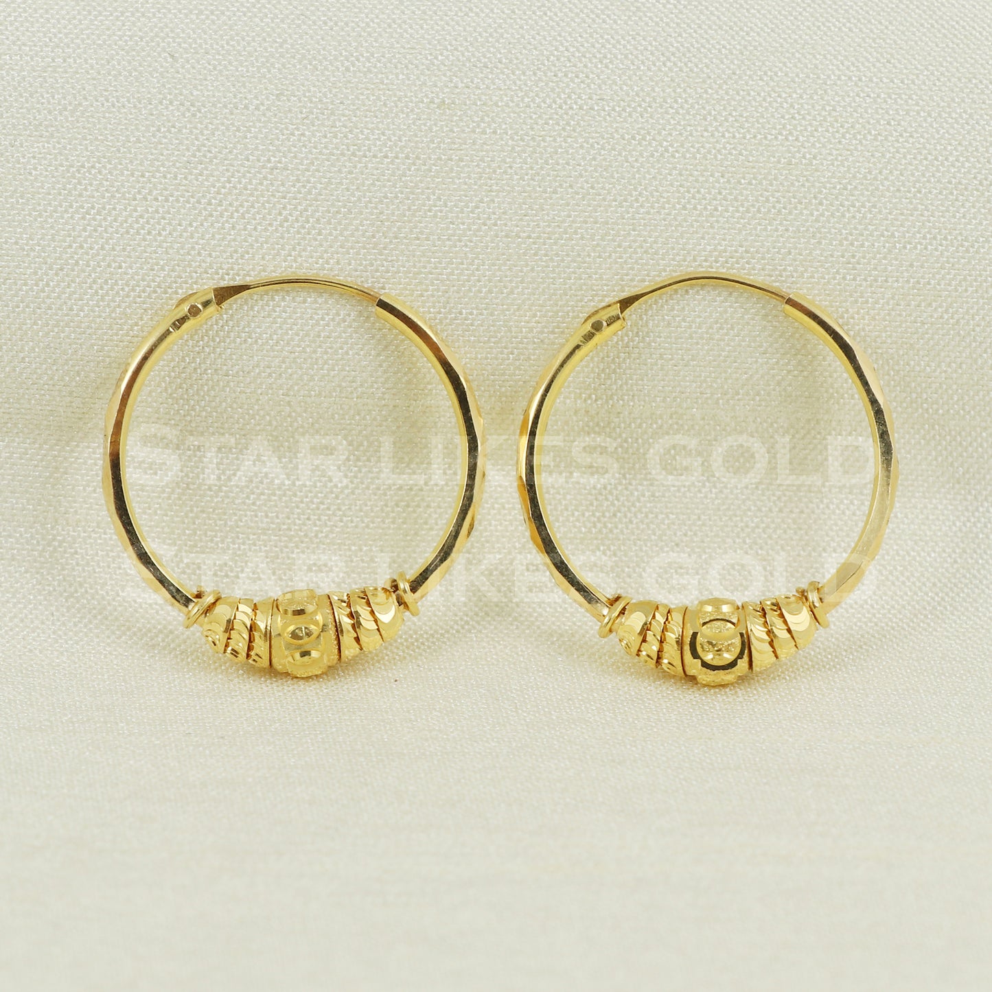 18 karat 18k gold bali hoop earrings B1116