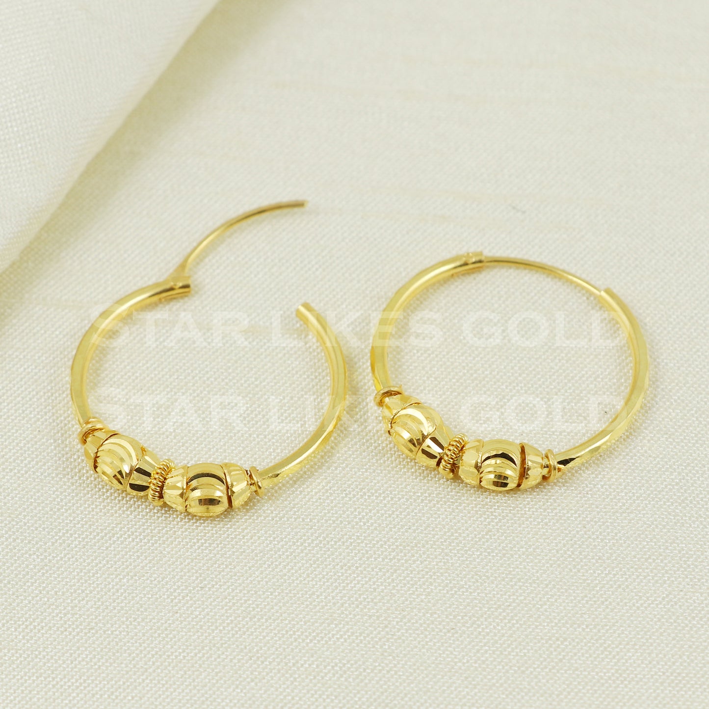 18 karat 18k gold bali hoop earrings B1117