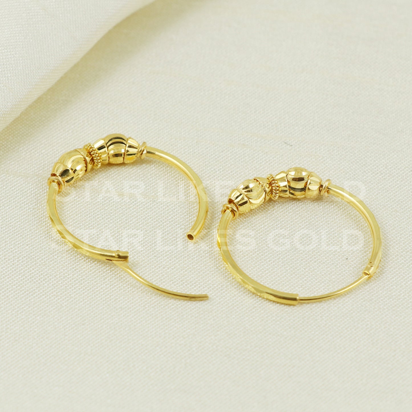 18 karat 18k gold bali hoop earrings B1117