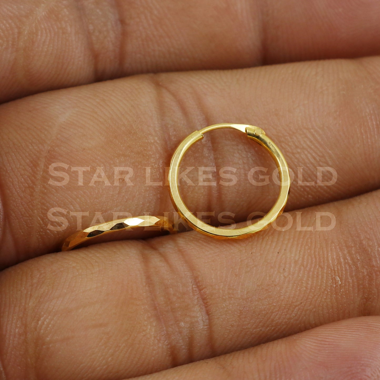 18 karat 18k gold bali hoop earrings B1128