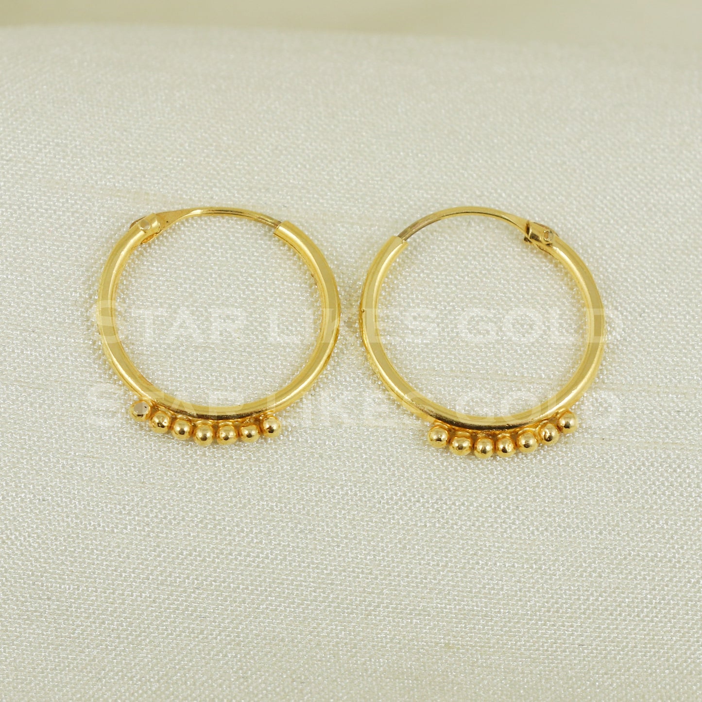 18 karat 18k gold bali hoop earrings B1139