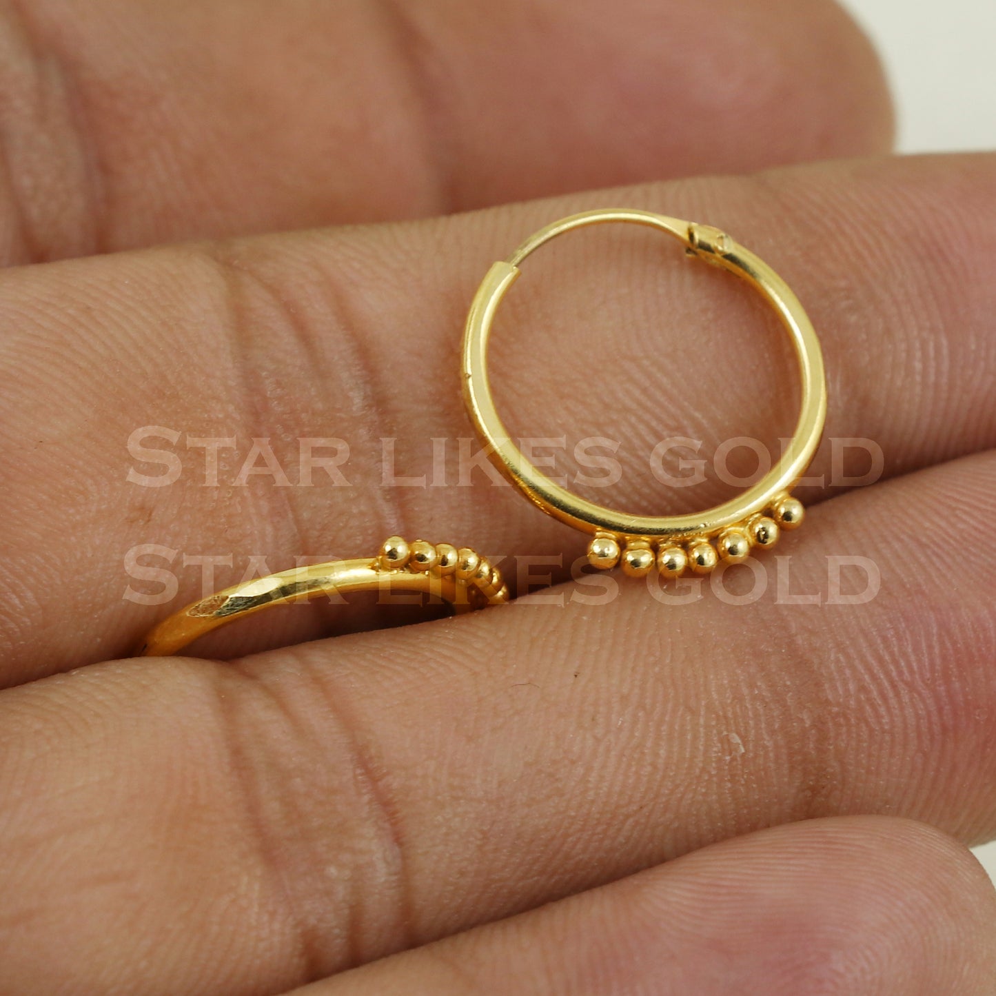 18 karat 18k gold bali hoop earrings B1139