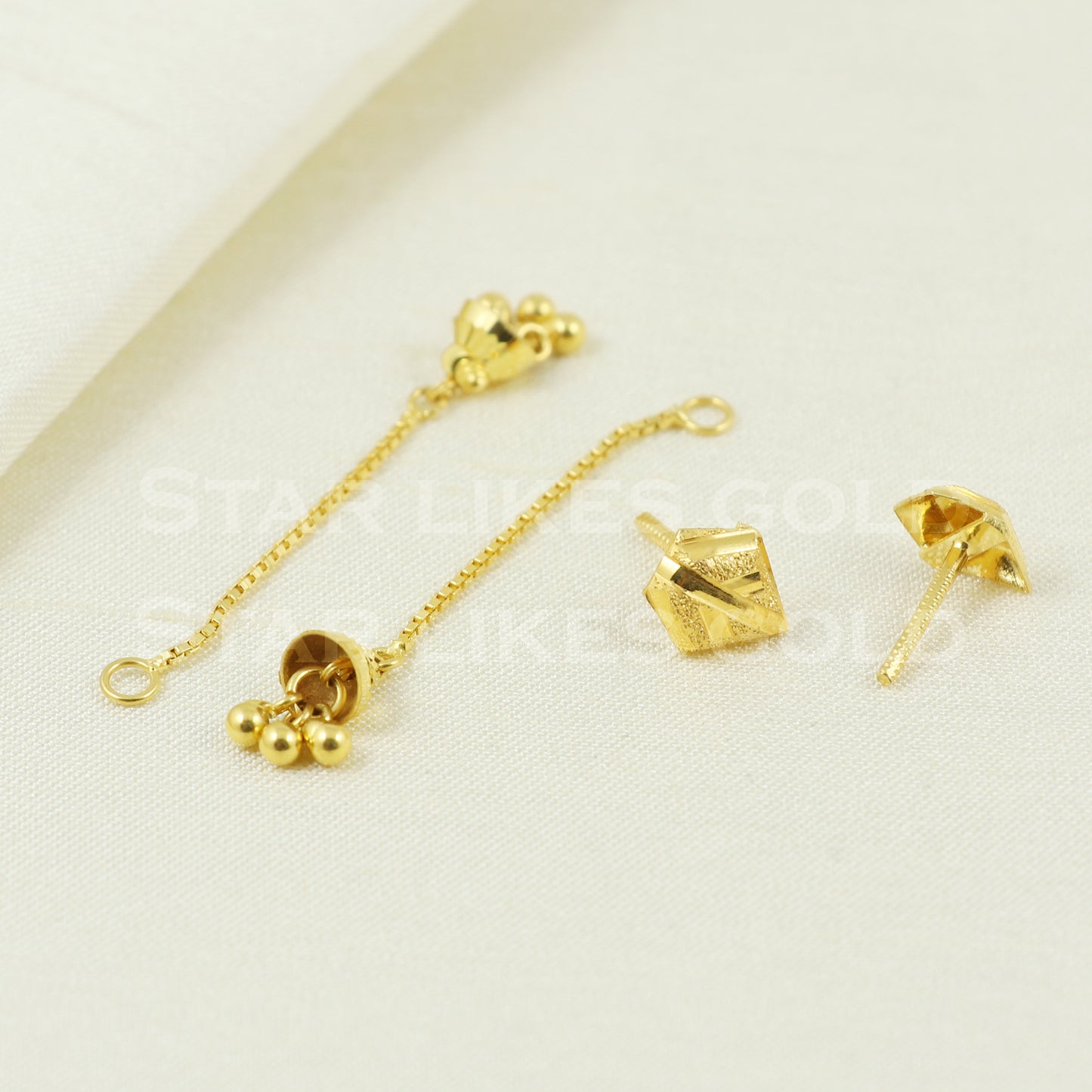 18 karat 18k gold bali hoop earrings B1147