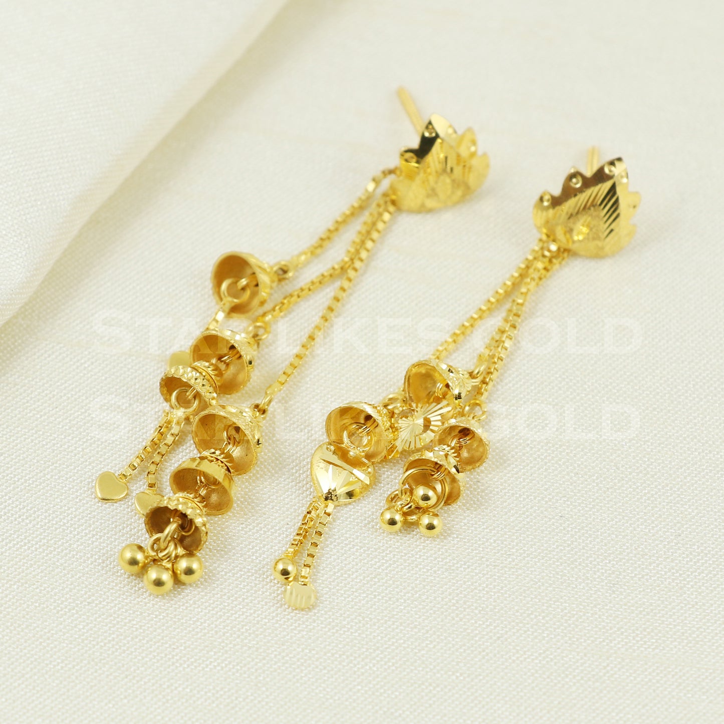 18 karat 18k gold bali hoop earrings B1148