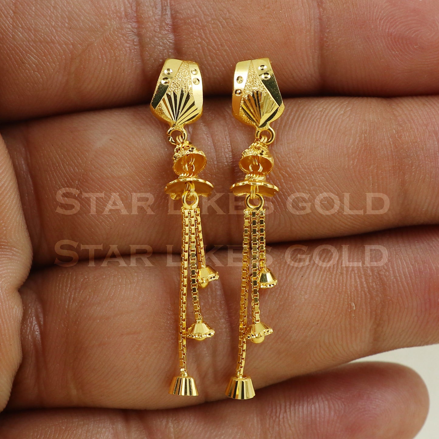18 karat 18k gold dangle earrings jewelry B1162