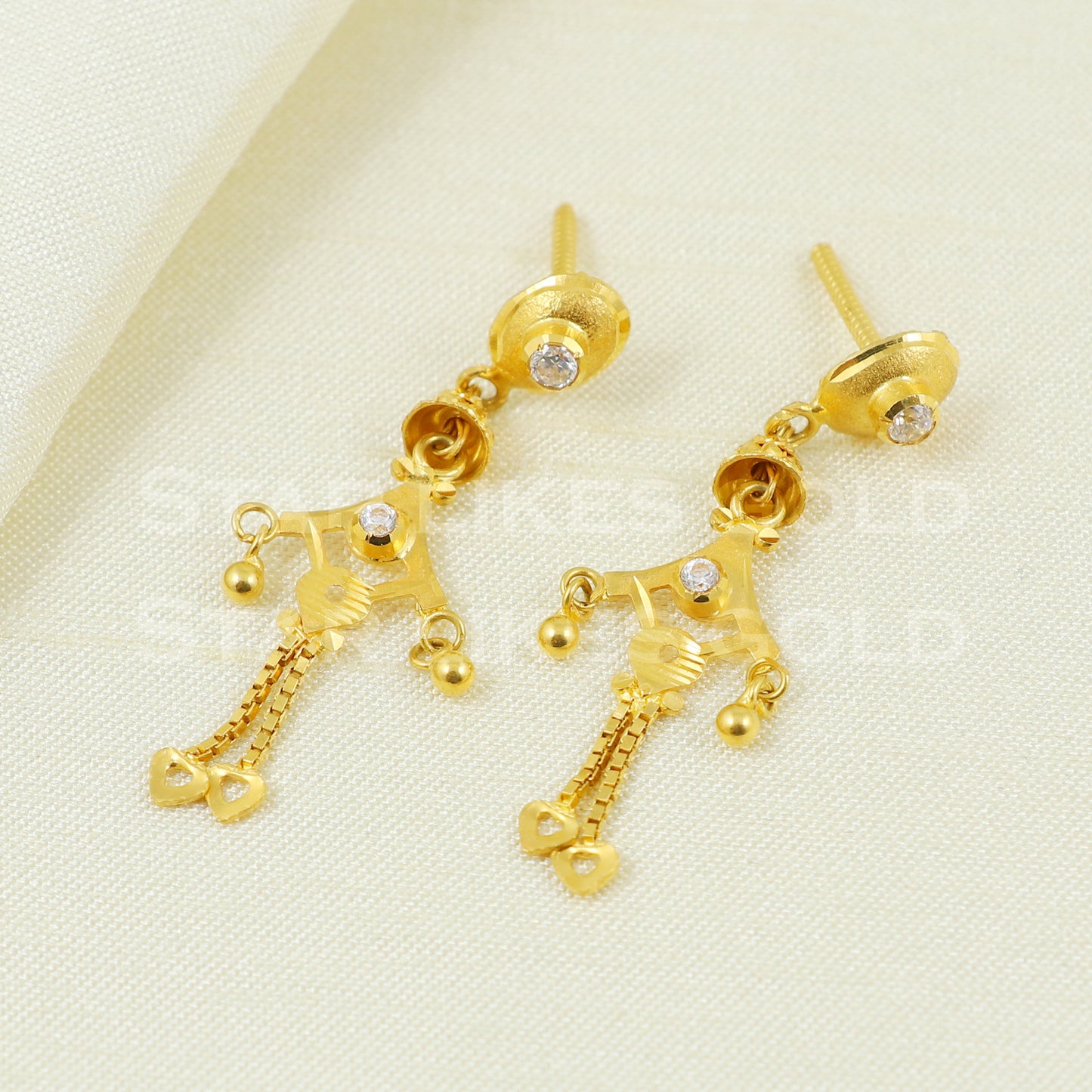 18 karat 18k gold dangle earrings jewelry B1167