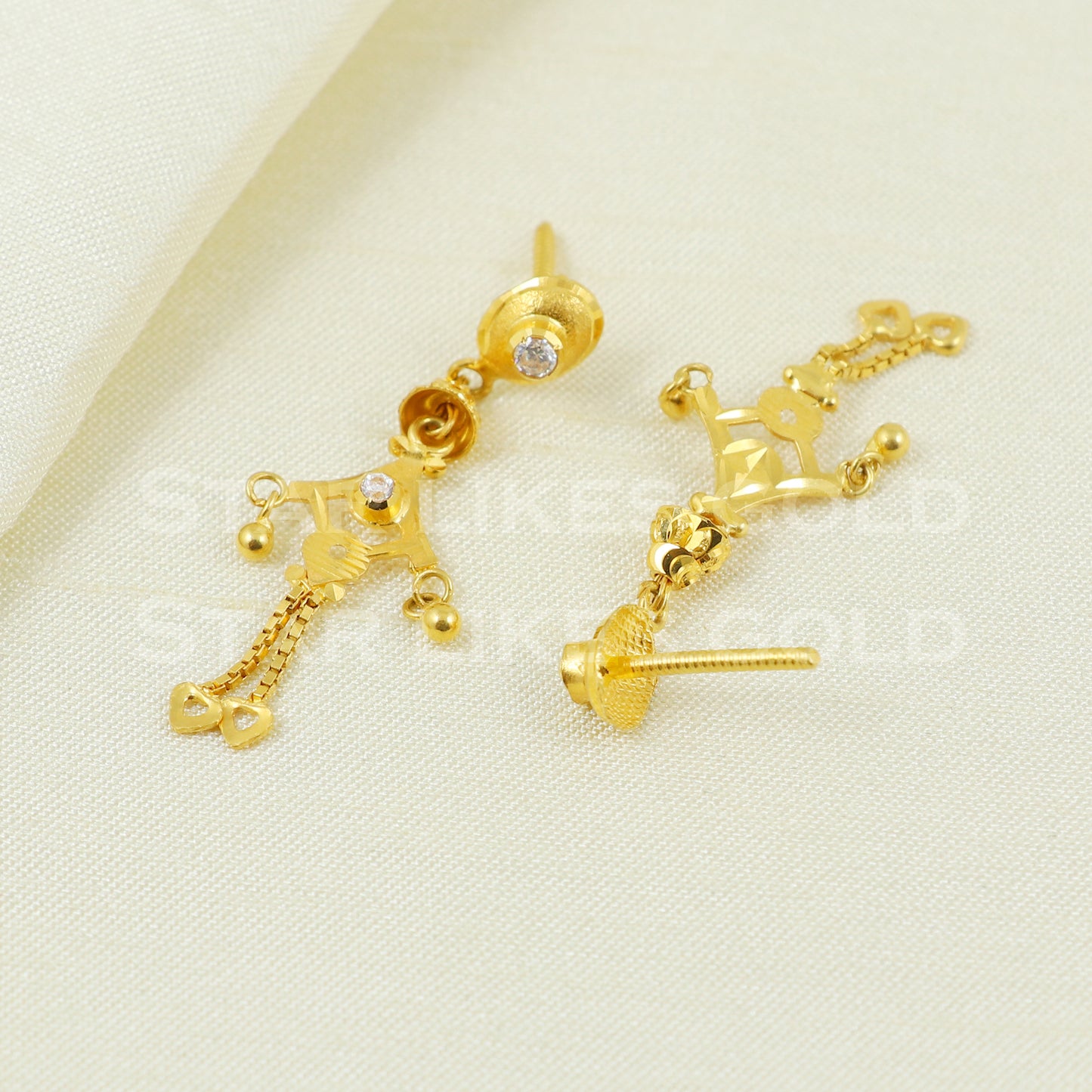 18 karat 18k gold dangle earrings jewelry B1167