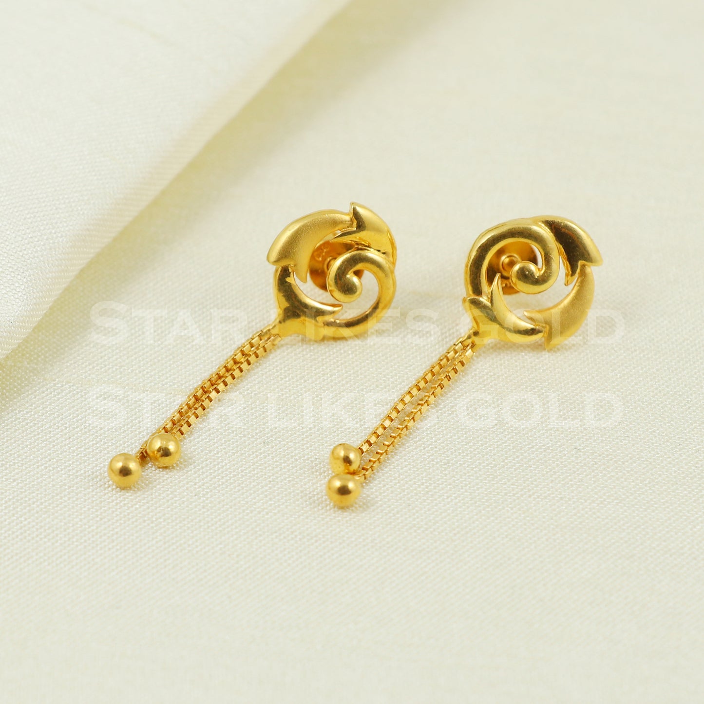 18 karat 18k gold dangle earrings jewelry, B1177