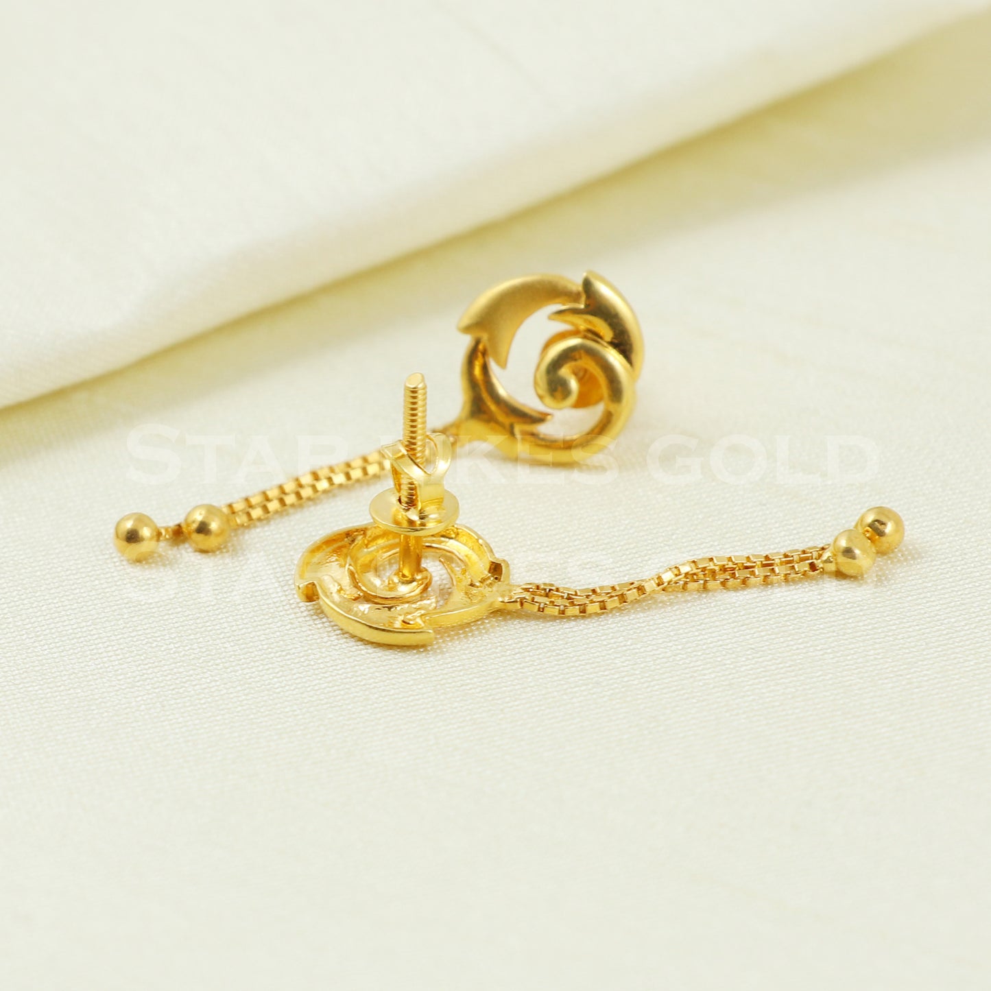 18 karat 18k gold dangle earrings jewelry, B1177