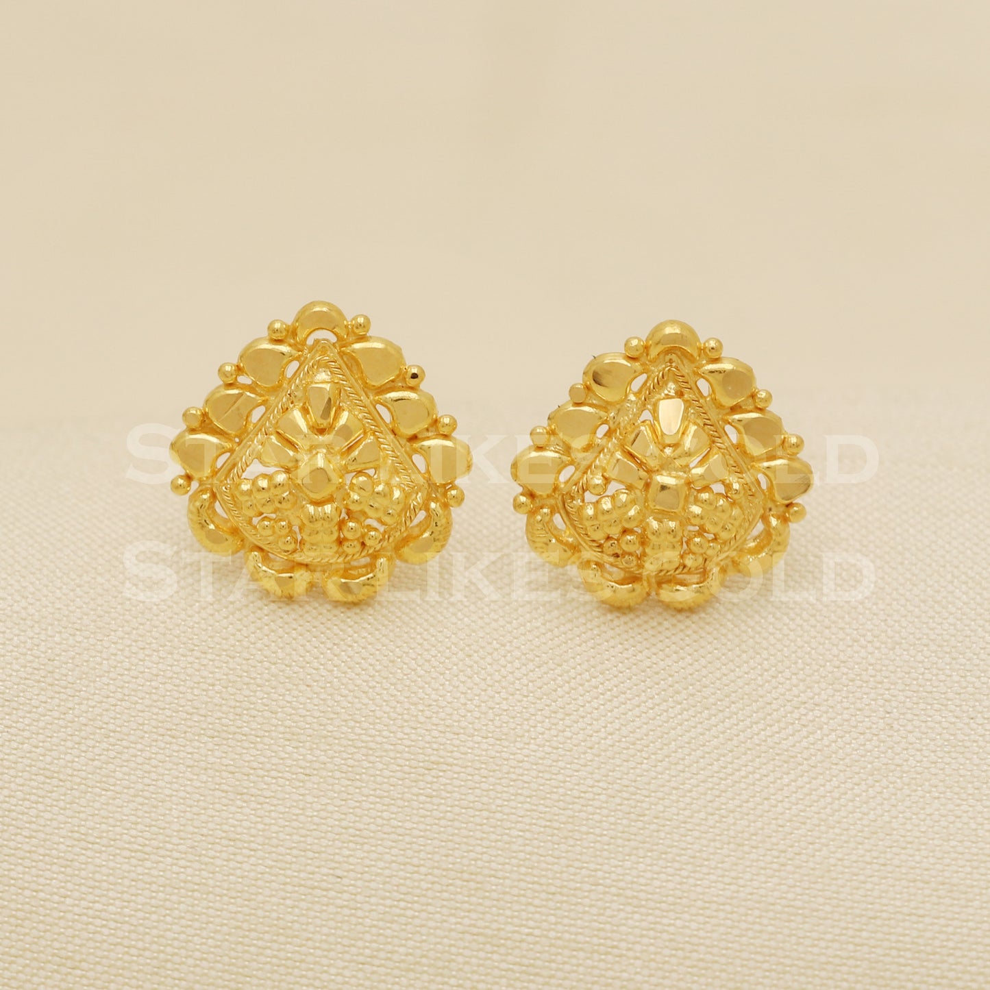 18 karat 18k gold stud earrings jewelry, B1185