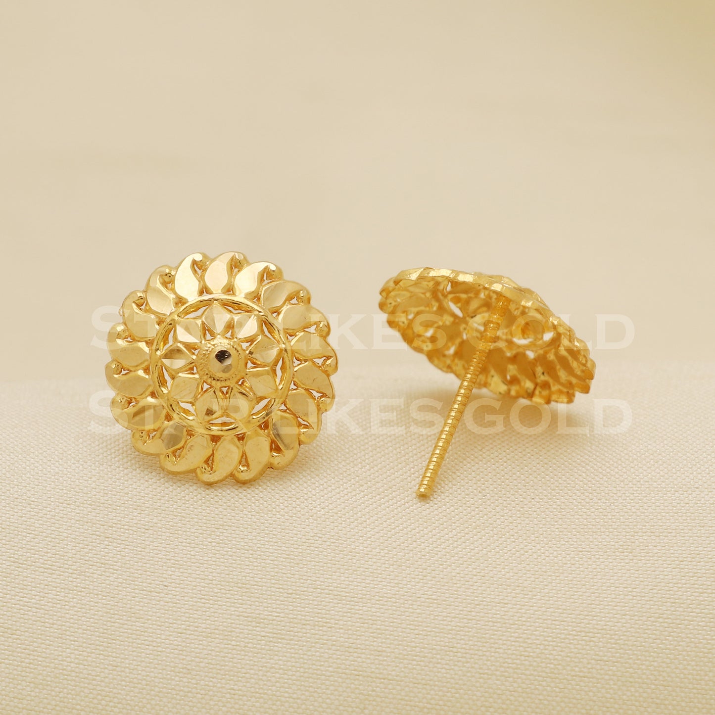 18 karat 18k gold stud earrings jewelry, B1187