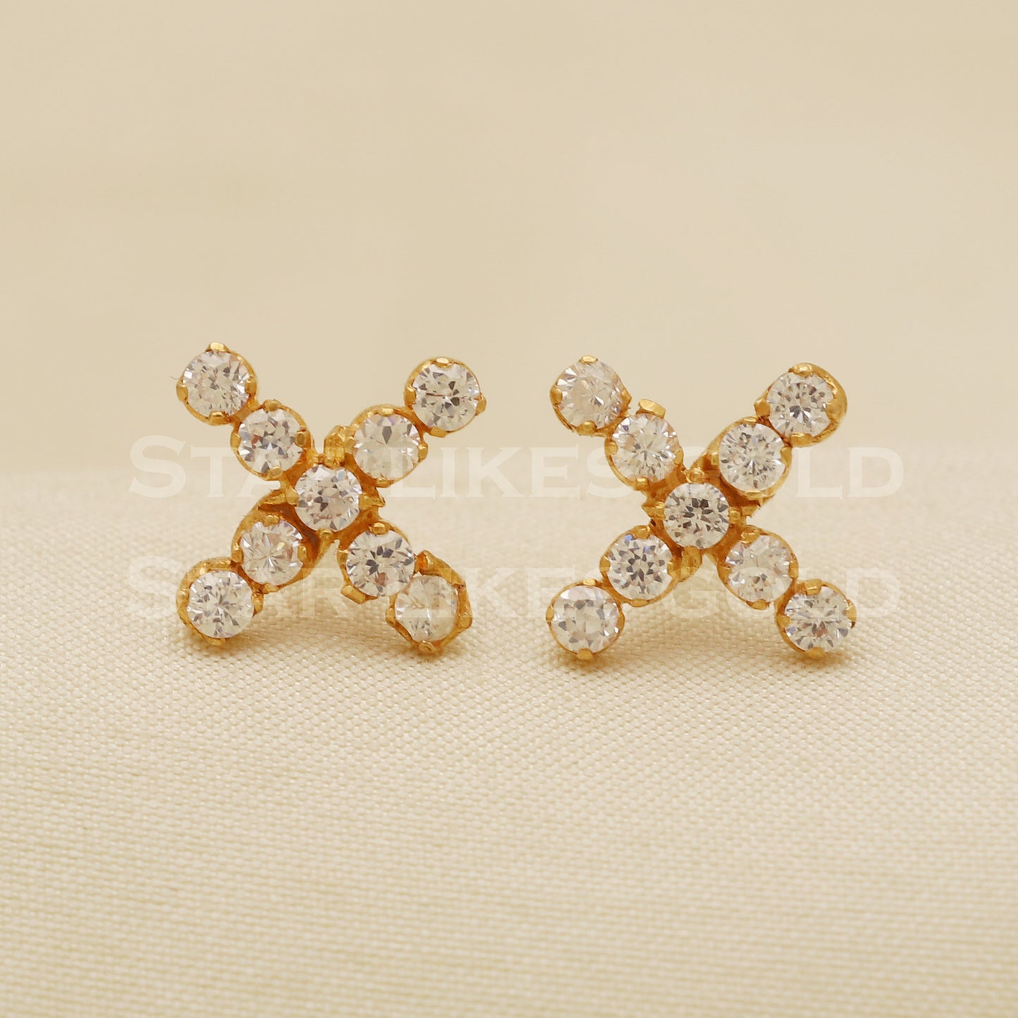 18 karat 18k gold stud earrings jewelry, B1189