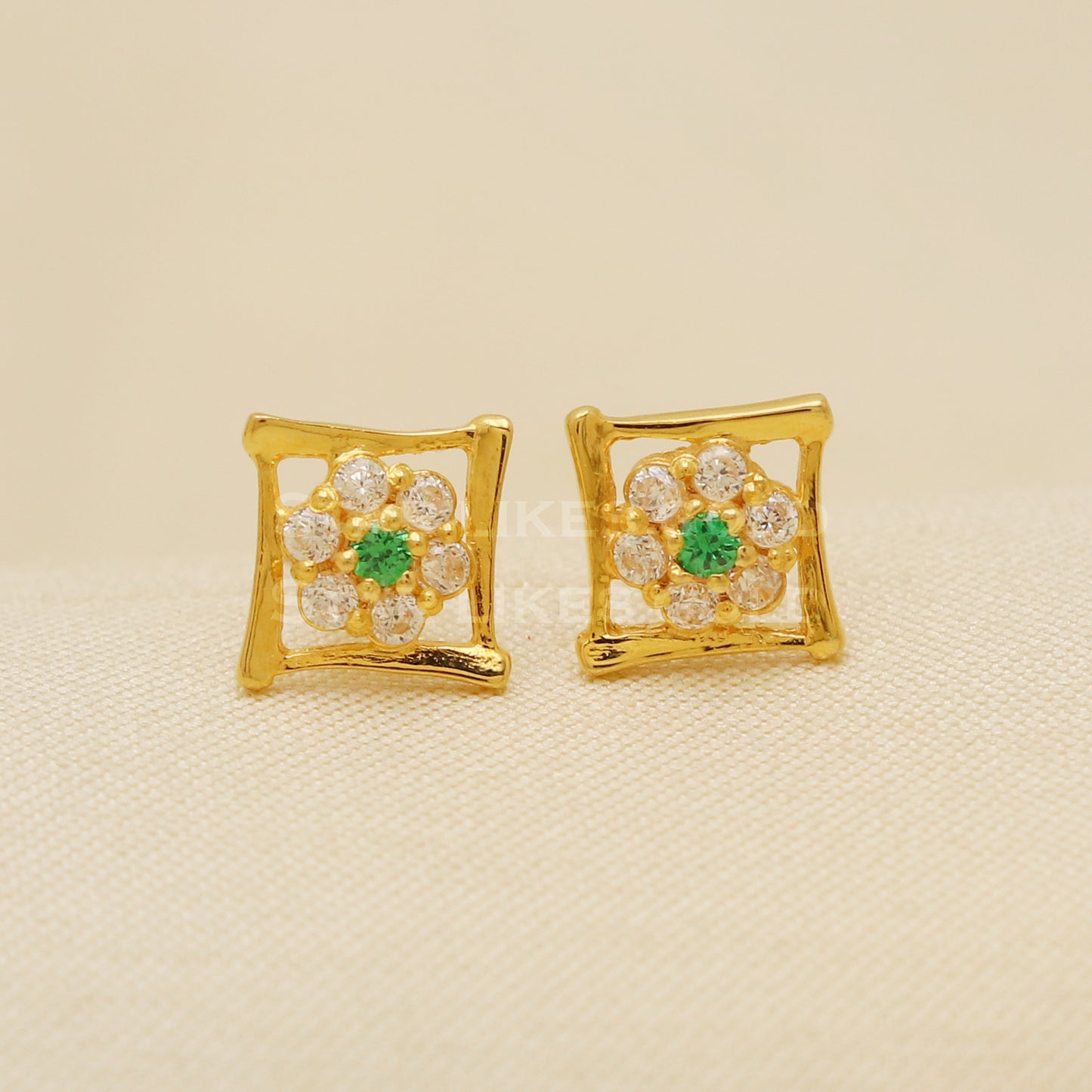 18 karat 18k gold stud earrings jewelry, B1194
