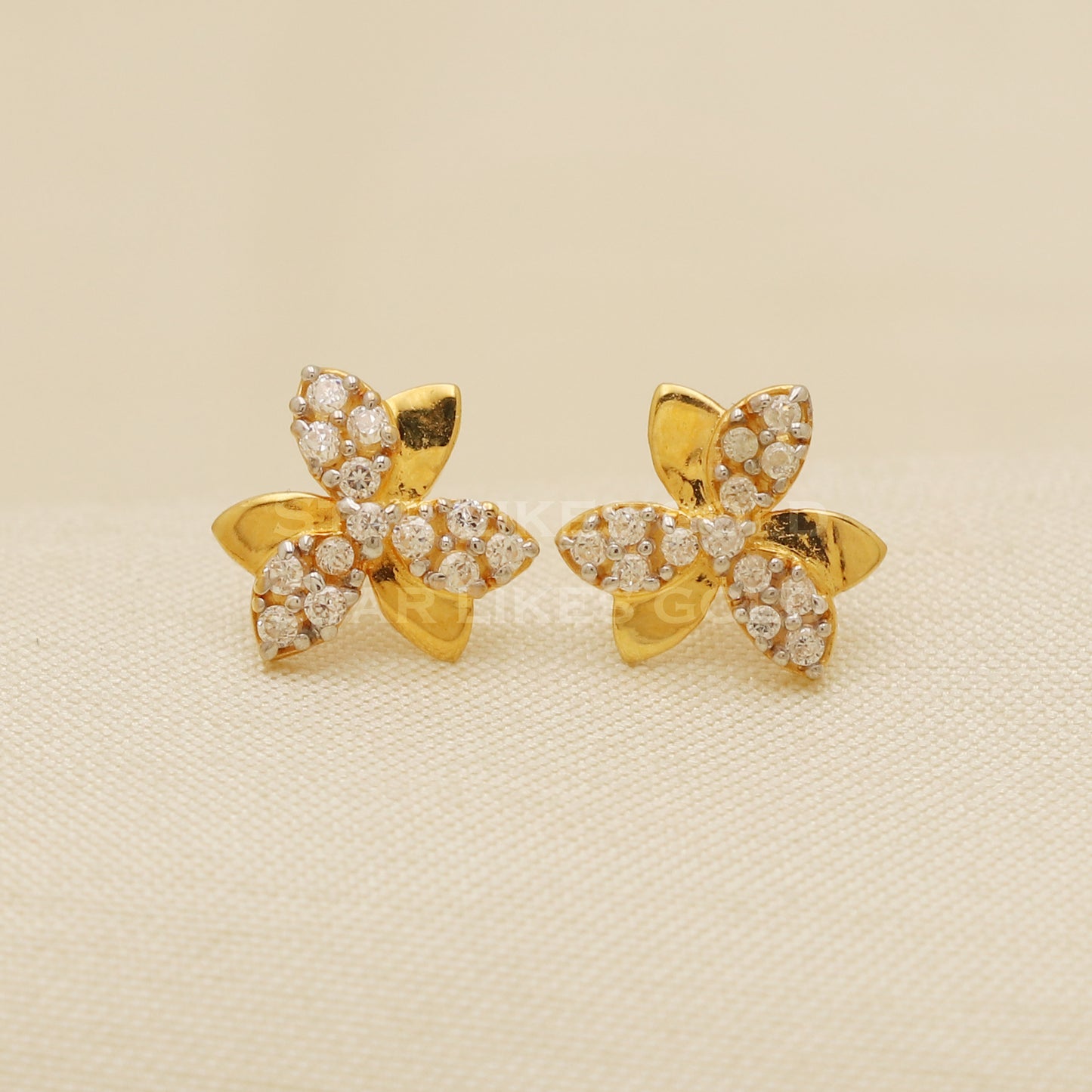 18 karat 18k gold stud earrings jewelry, B1195