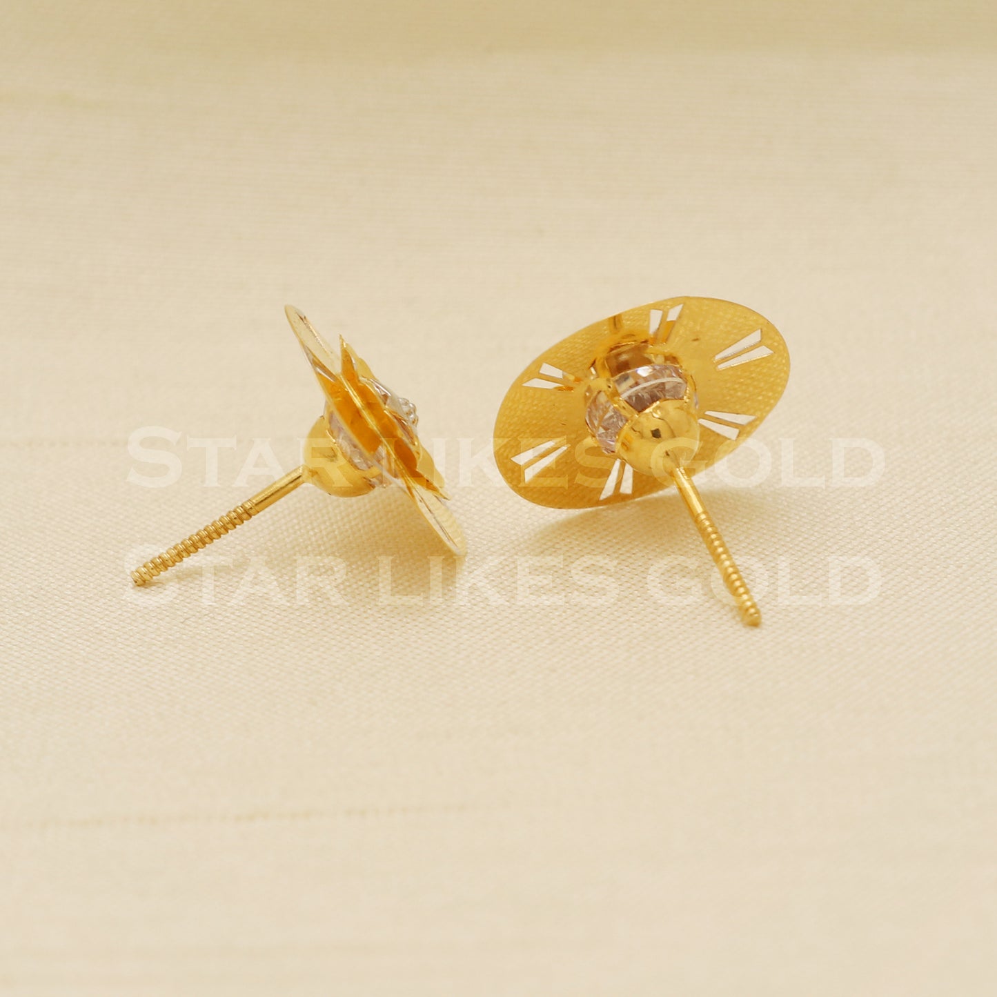 18 karat 18k gold stud earrings jewelry, B1197