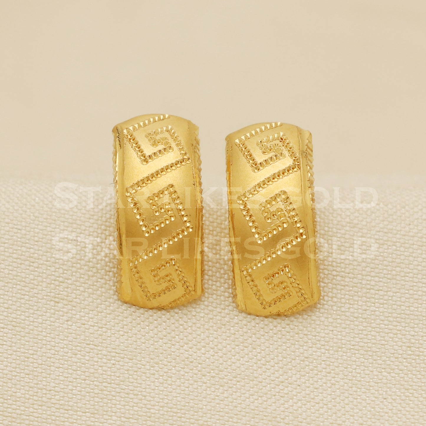 18 karat 18k gold stud earrings jewelry, B1202