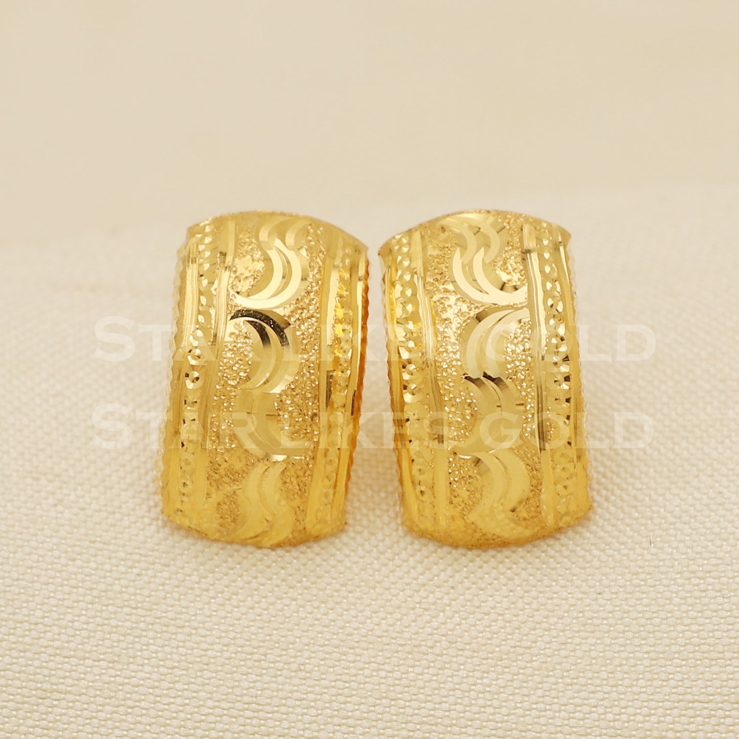 18 karat 18k gold stud earrings jewelry, B1204