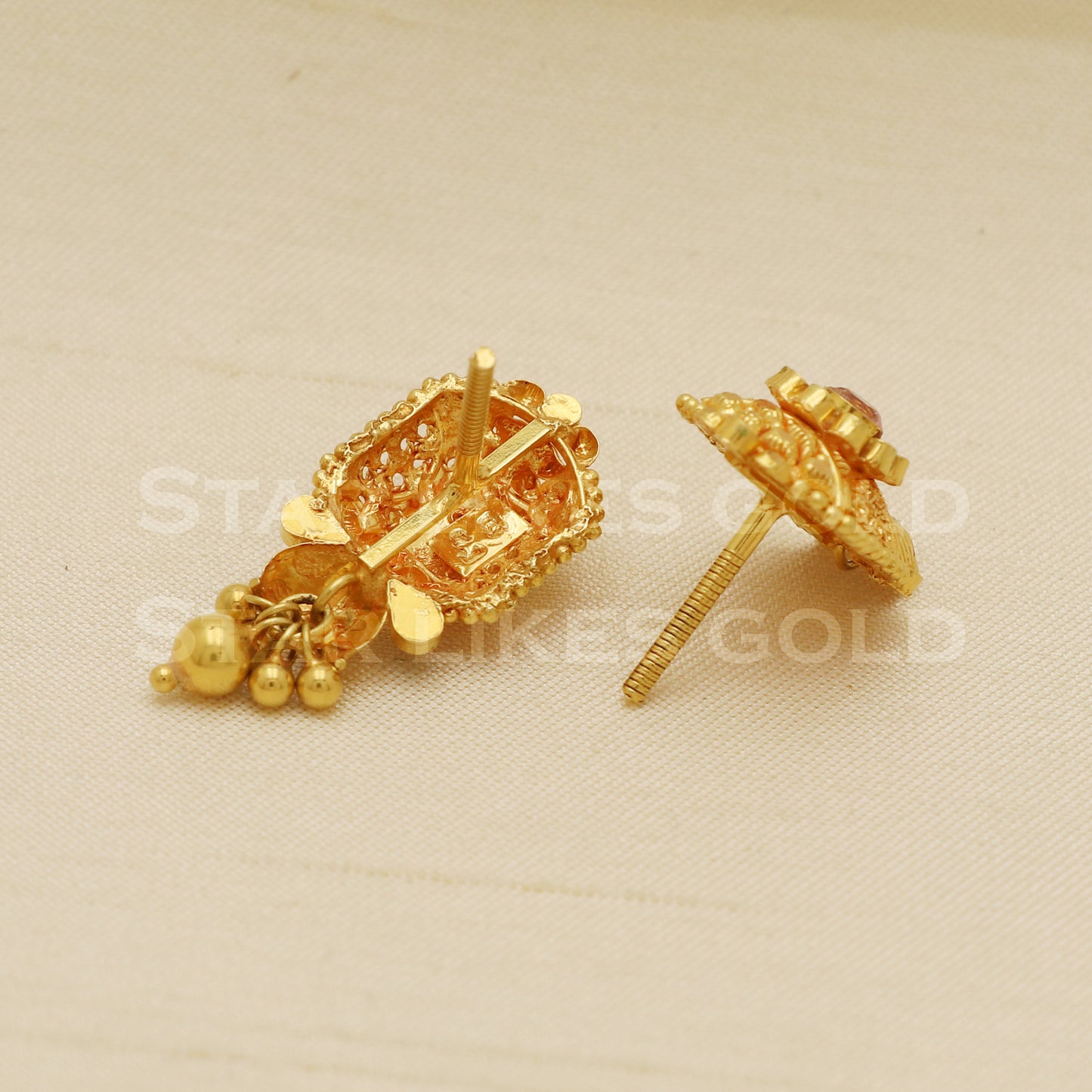 18 karat 18k gold stud earrings jewelry, B1209