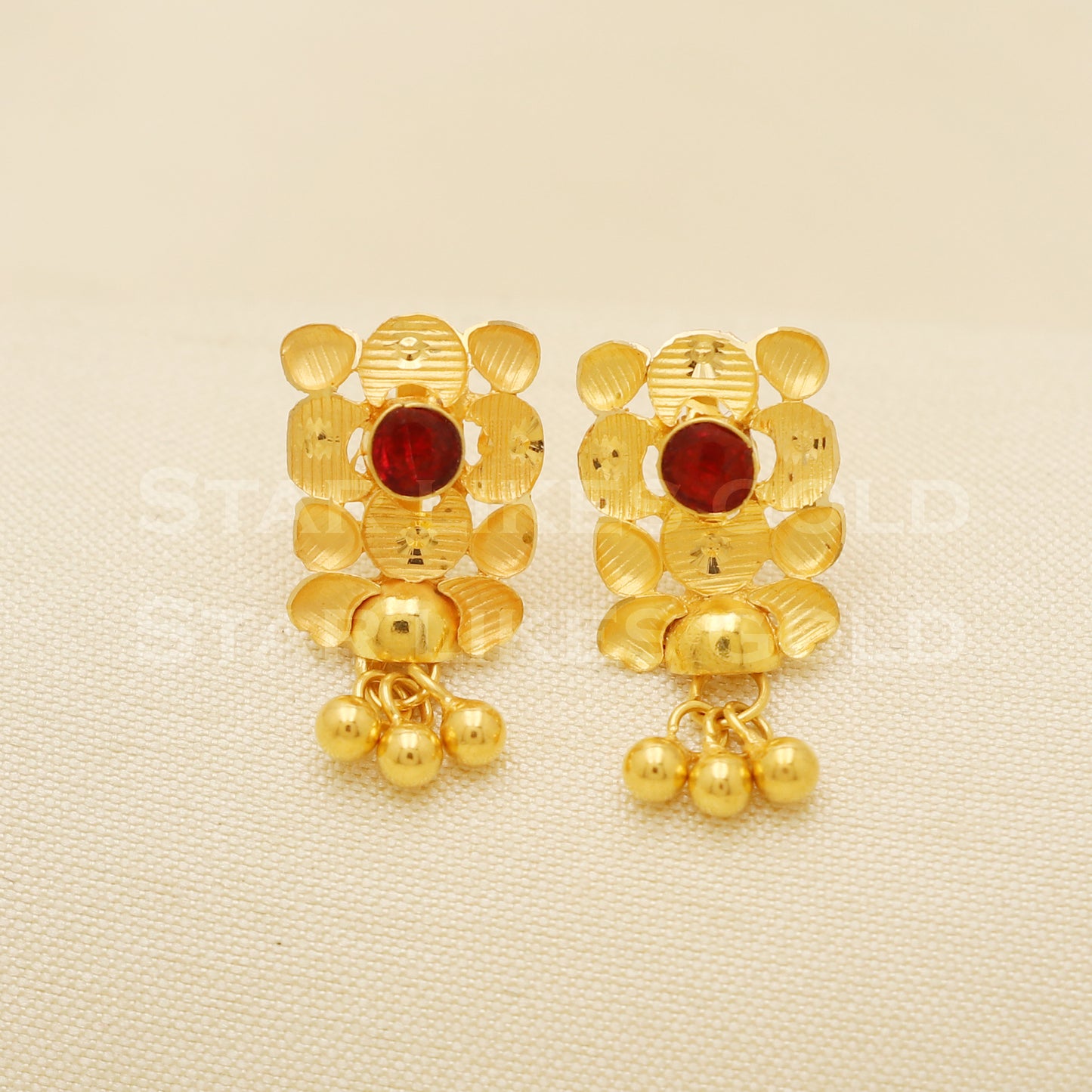 18 karat 18k gold stud earrings jewelry, B1211