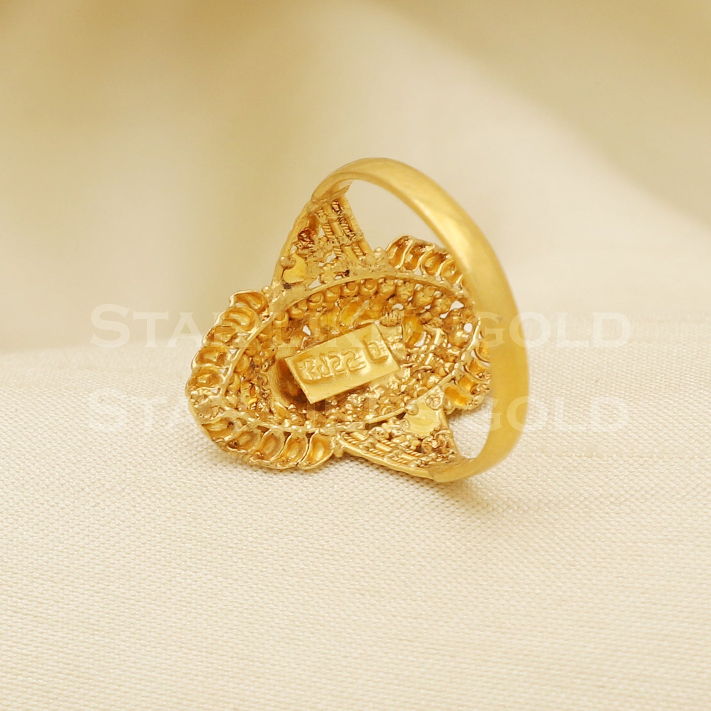 18 karat 18k gold Handmade Ring jewelry, B1267