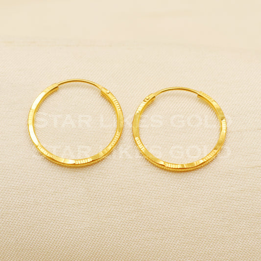 18 karat 18k gold bali hoop earrings, B1496