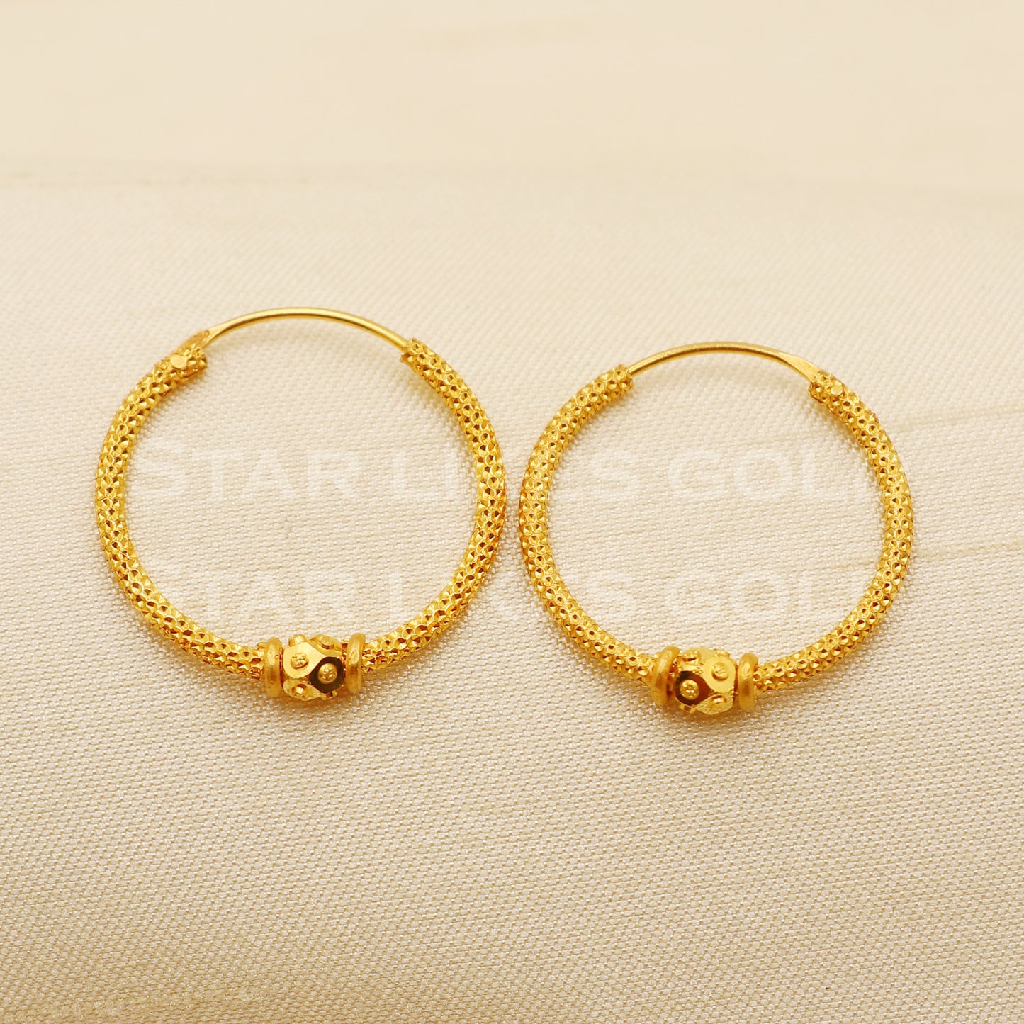 18 karat 18k gold bali hoop earrings, B1499