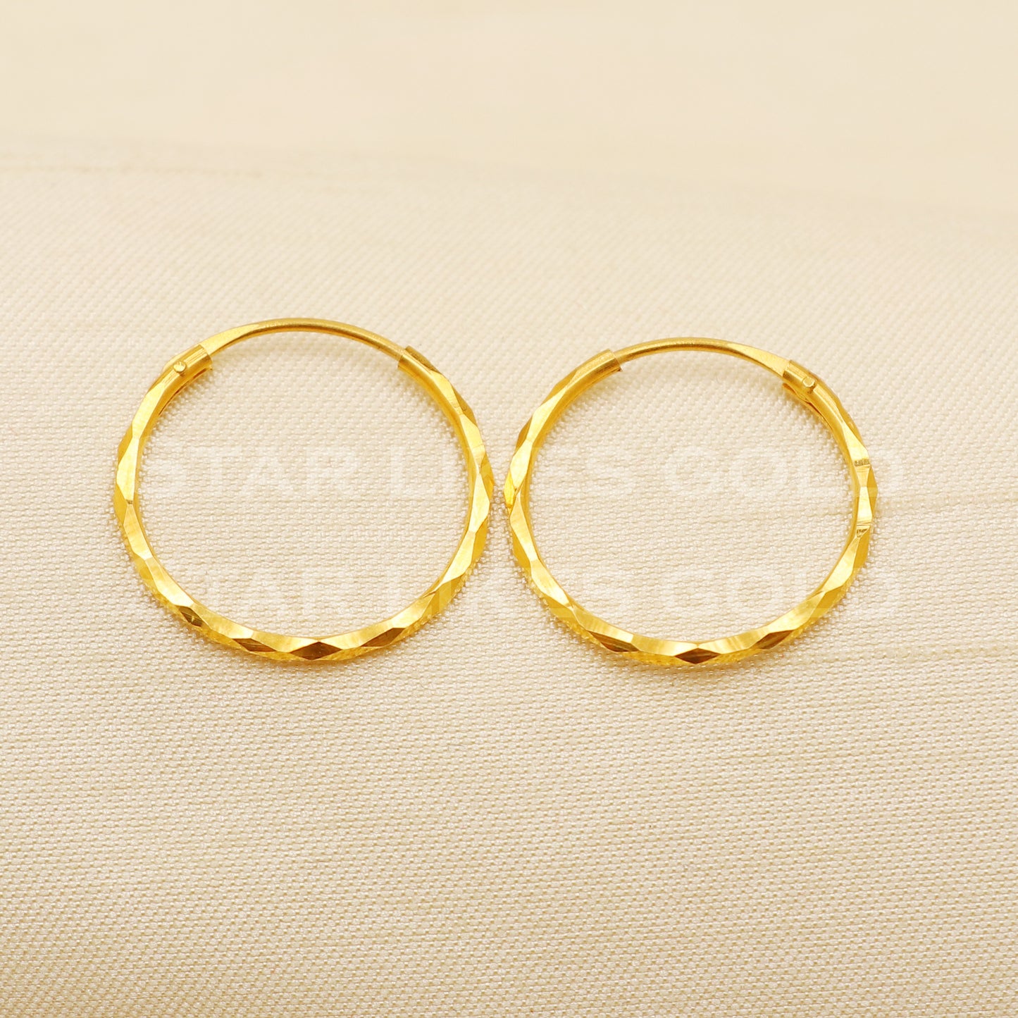 18 karat 18k gold bali hoop earrings, B1500