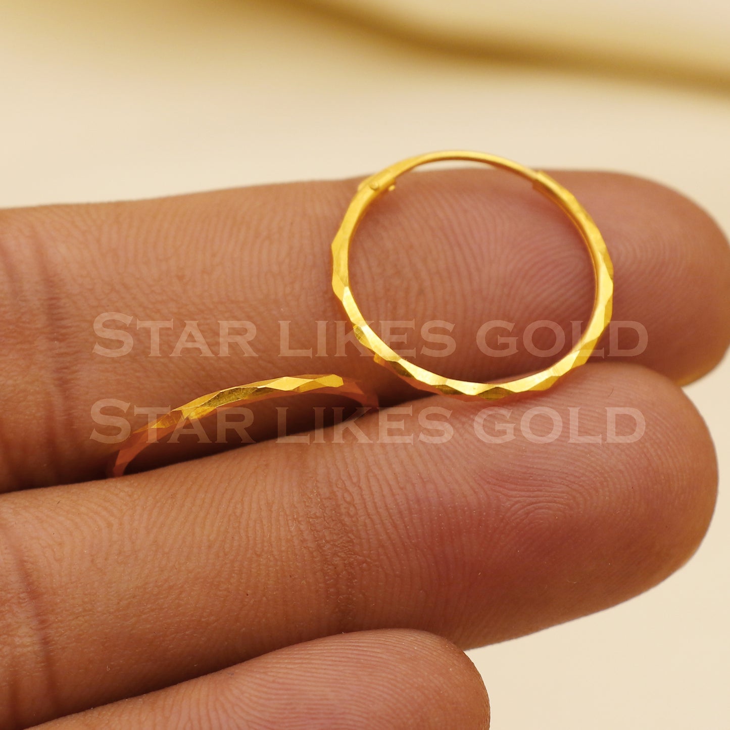 18 karat 18k gold bali hoop earrings, B1500