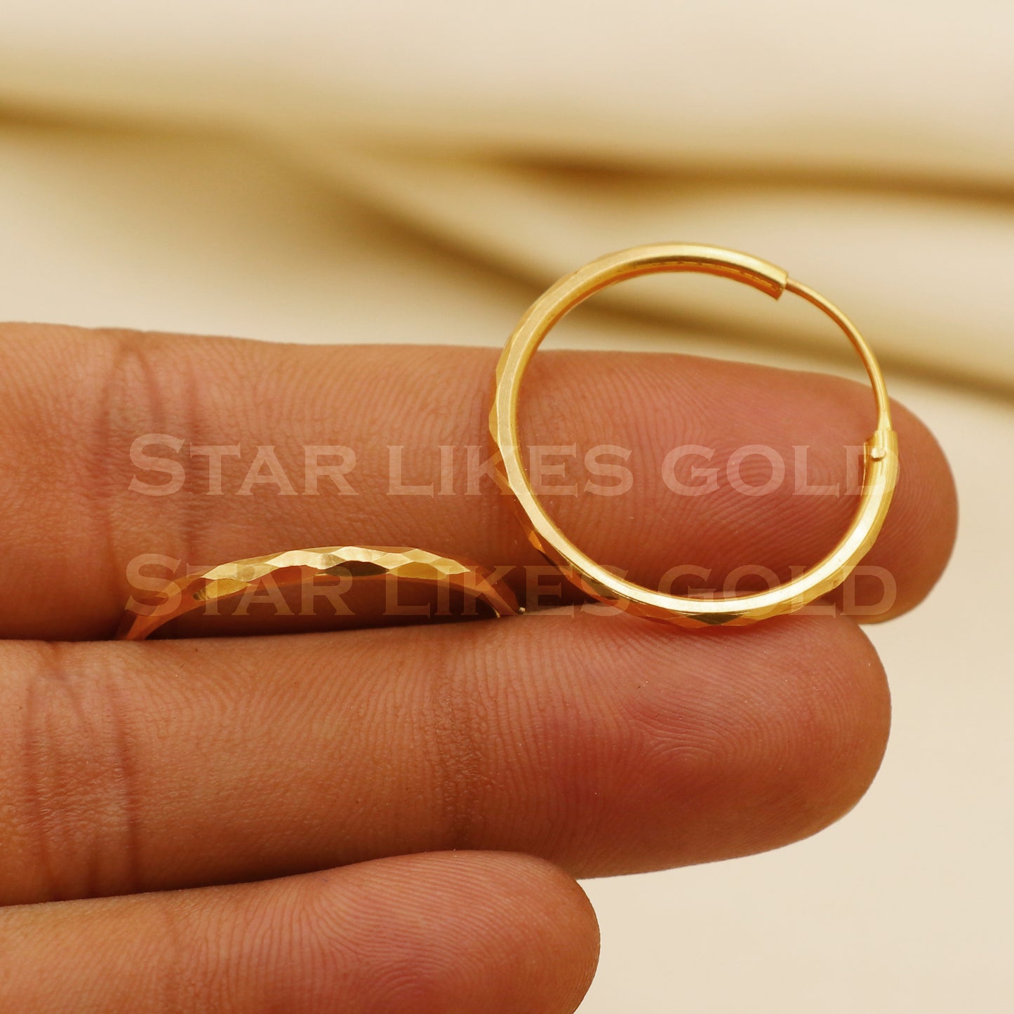 18 karat 18k gold bali hoop earrings, B1503