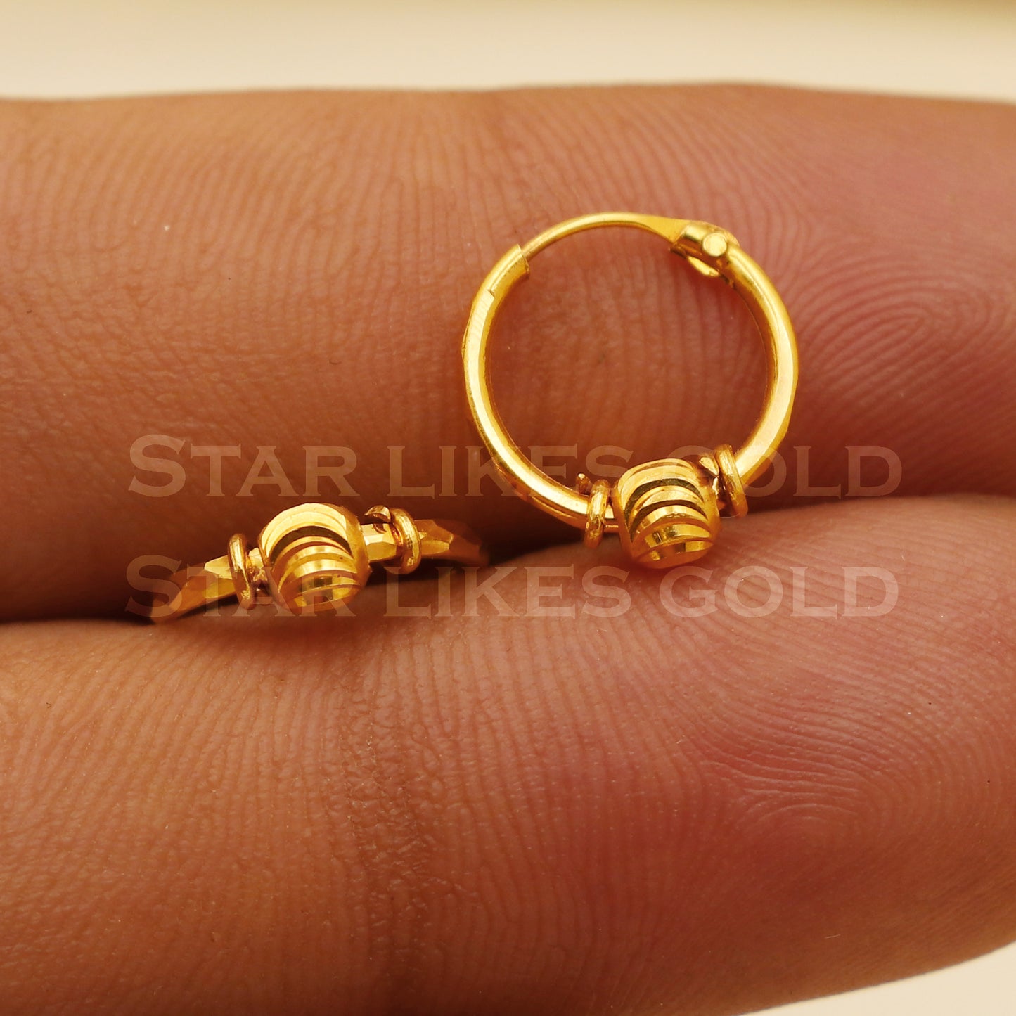 18 karat 18k gold bali hoop earrings, B1508