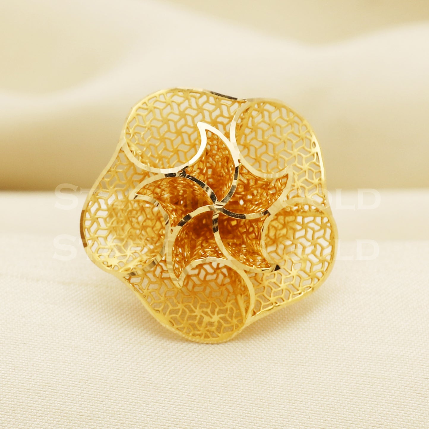 18 karat 18k gold Filigree Ring Jewelry, PR1036