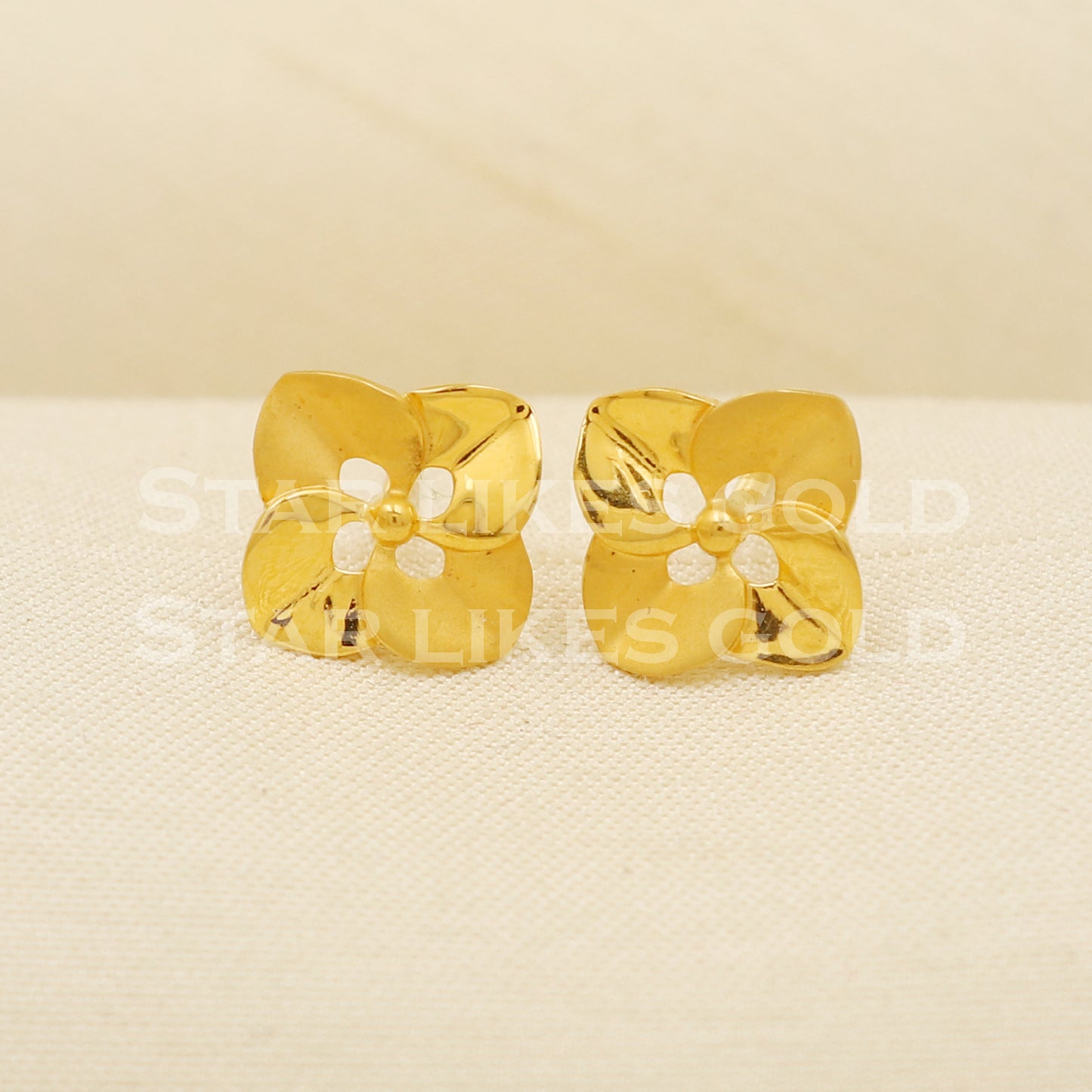 Lovely 18k 18 karat gold stud handmade earrings, PR1289