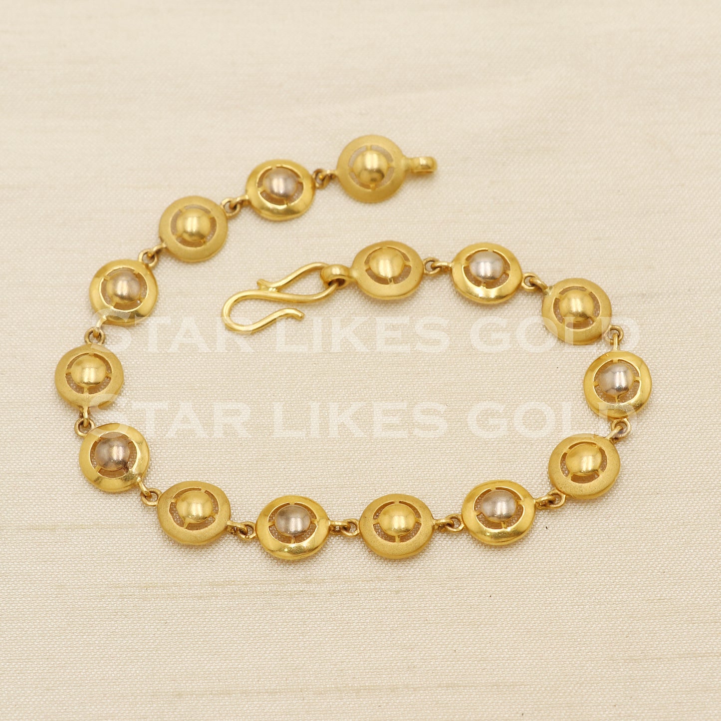 Hallmarked 22 karat 22k gold Women Bracelet jewelry, PR1542